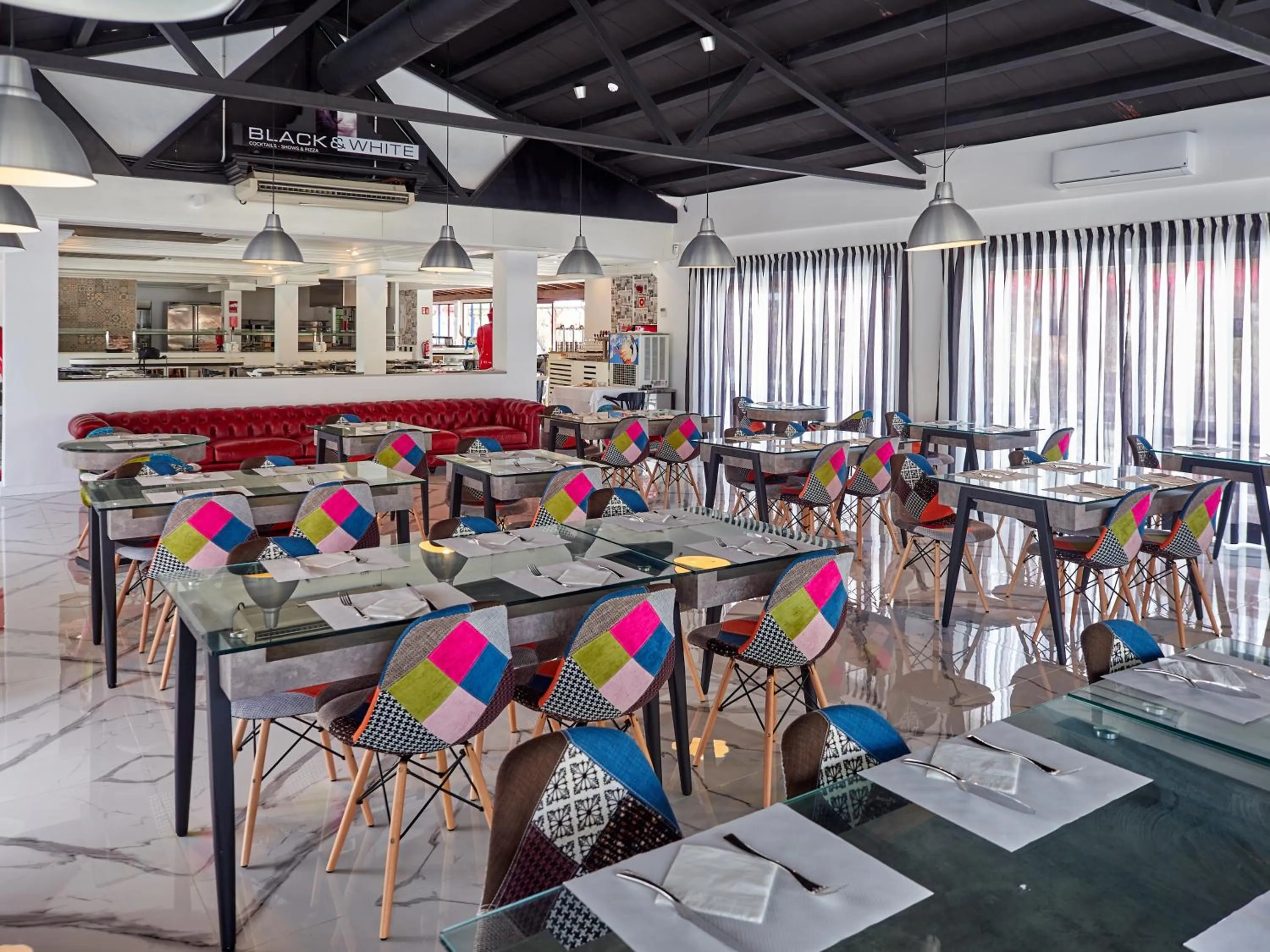 Restaurant/places to eat in BelleVue Club