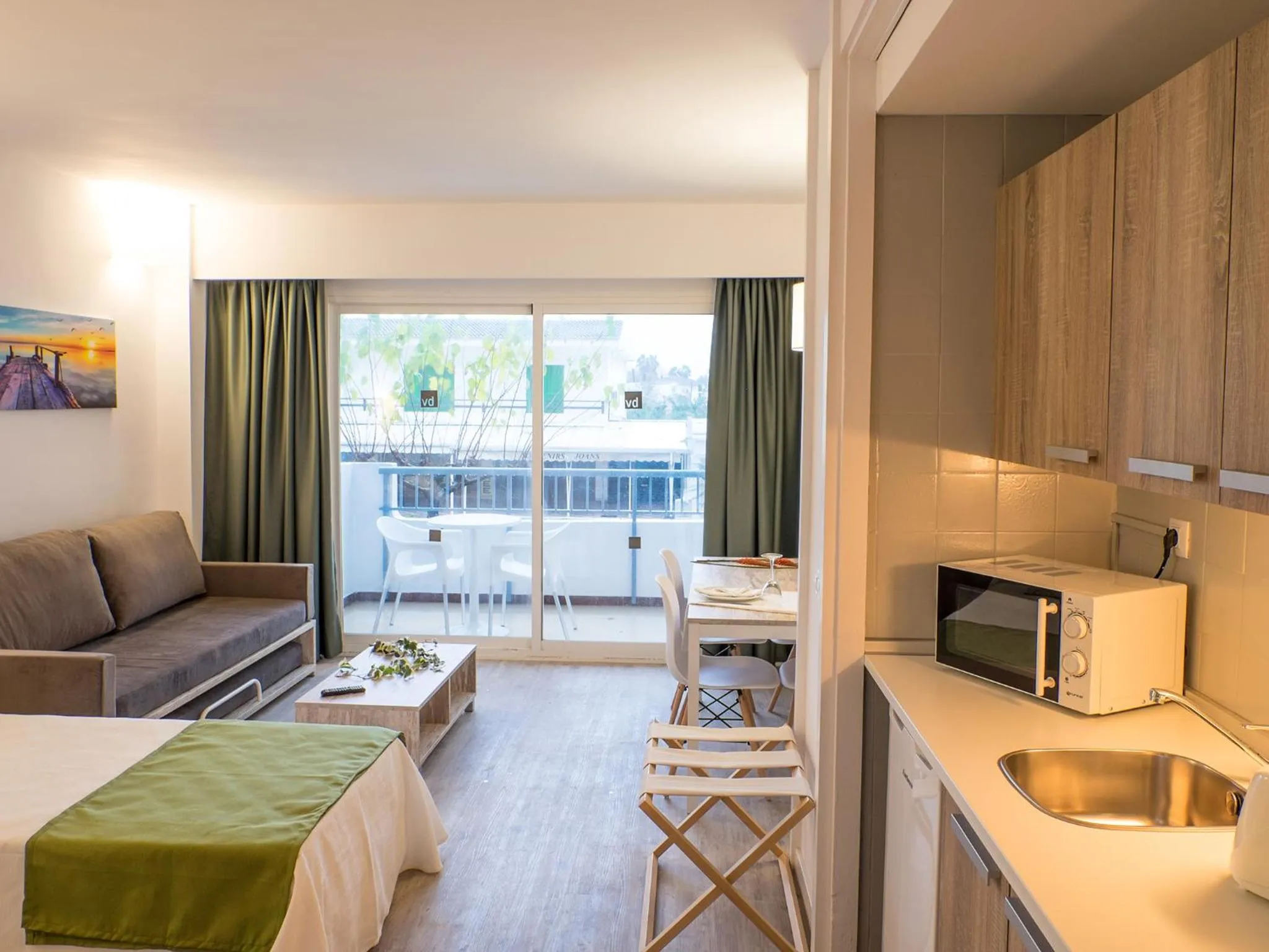 Balcony/Terrace, Bed in BelleVue Club