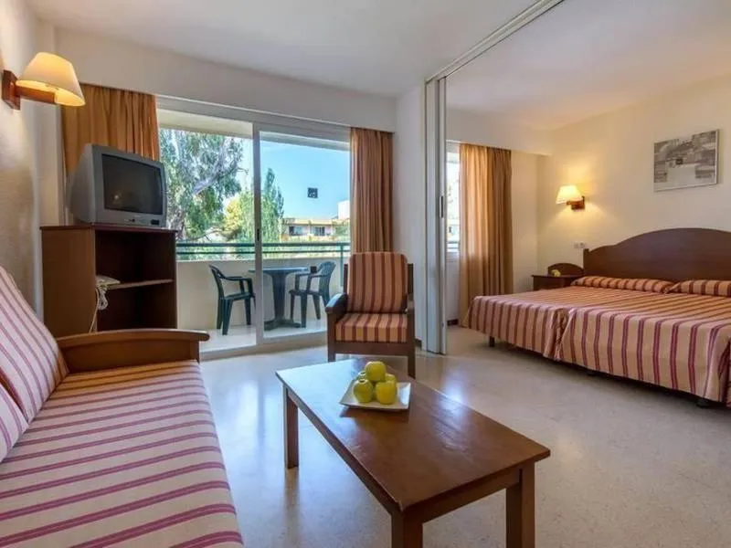 Living room, Bed in BelleVue Club