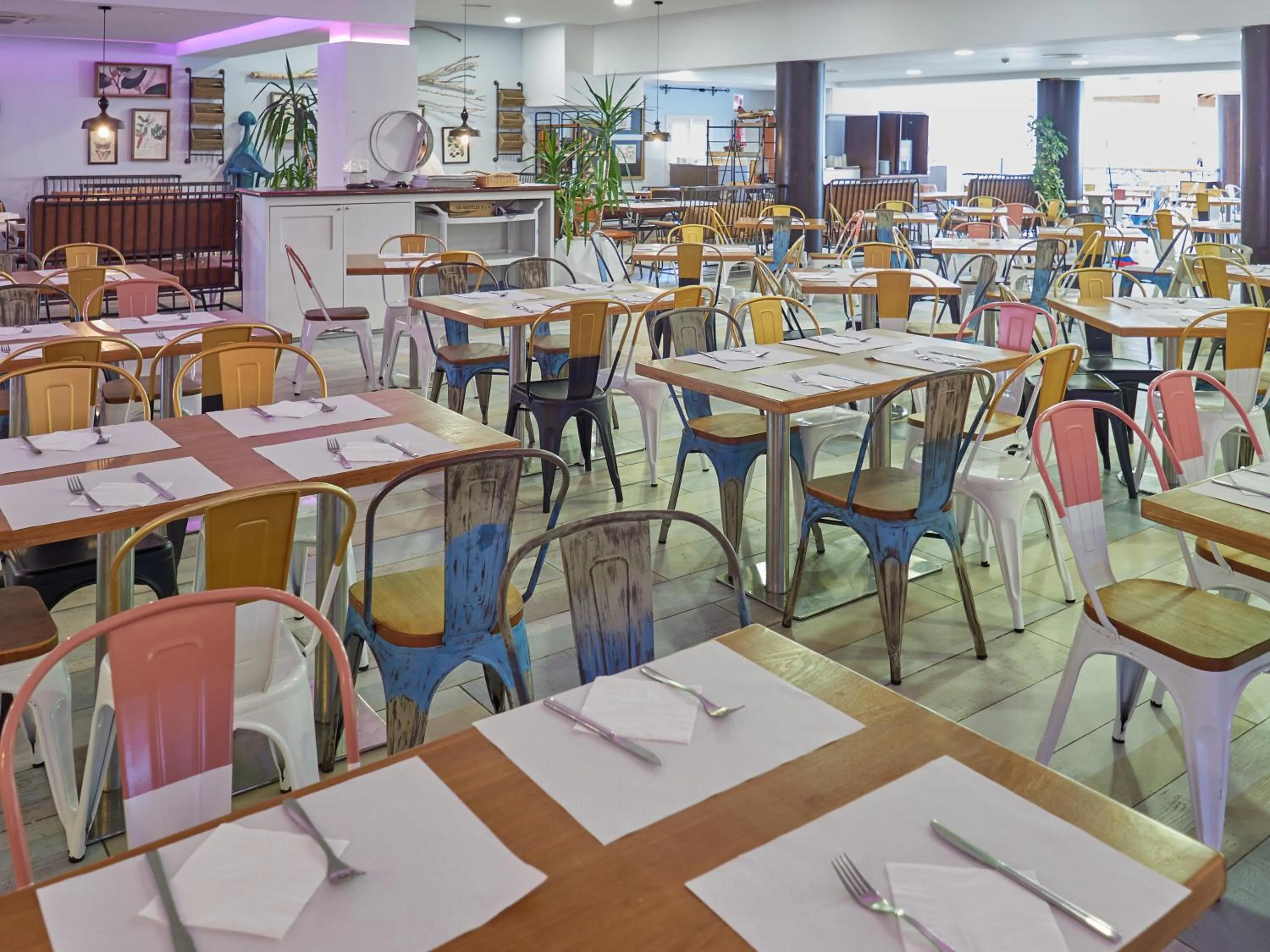 Restaurant/places to eat in BelleVue Club