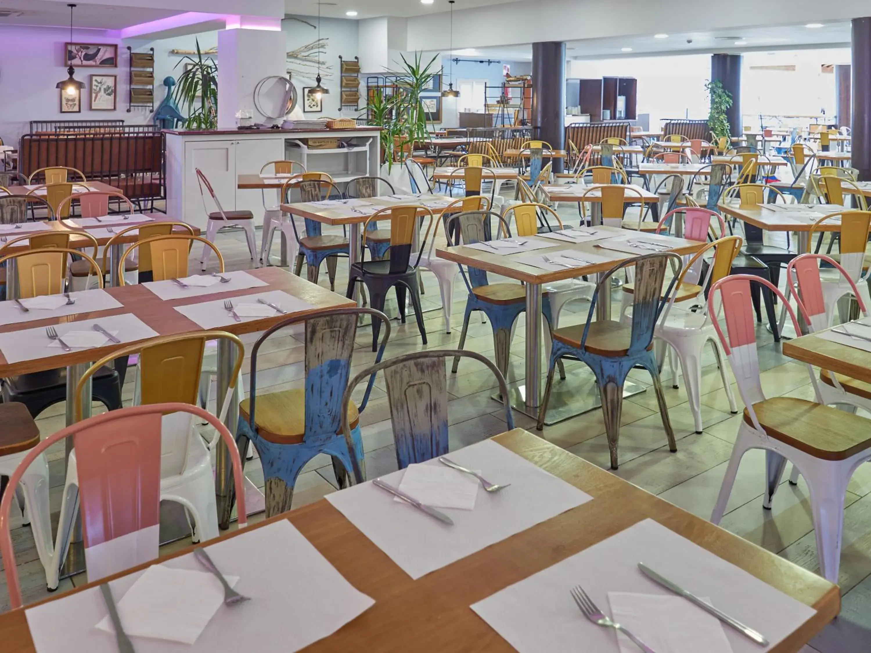 Restaurant/places to eat in BelleVue Club Restaurant/places to eat in BelleVue Club