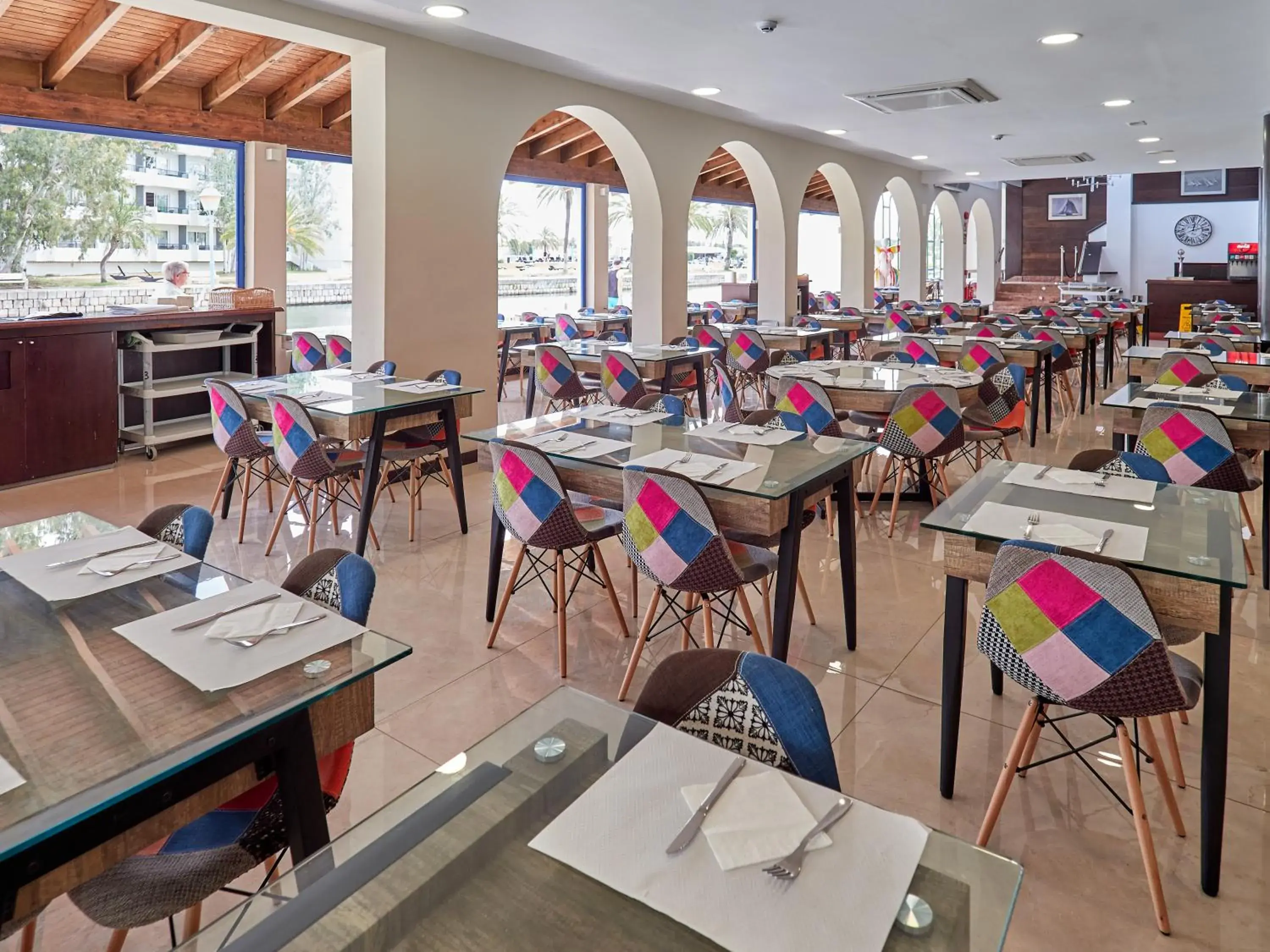 Restaurant/places to eat in BelleVue Club Restaurant/places to eat in BelleVue Club