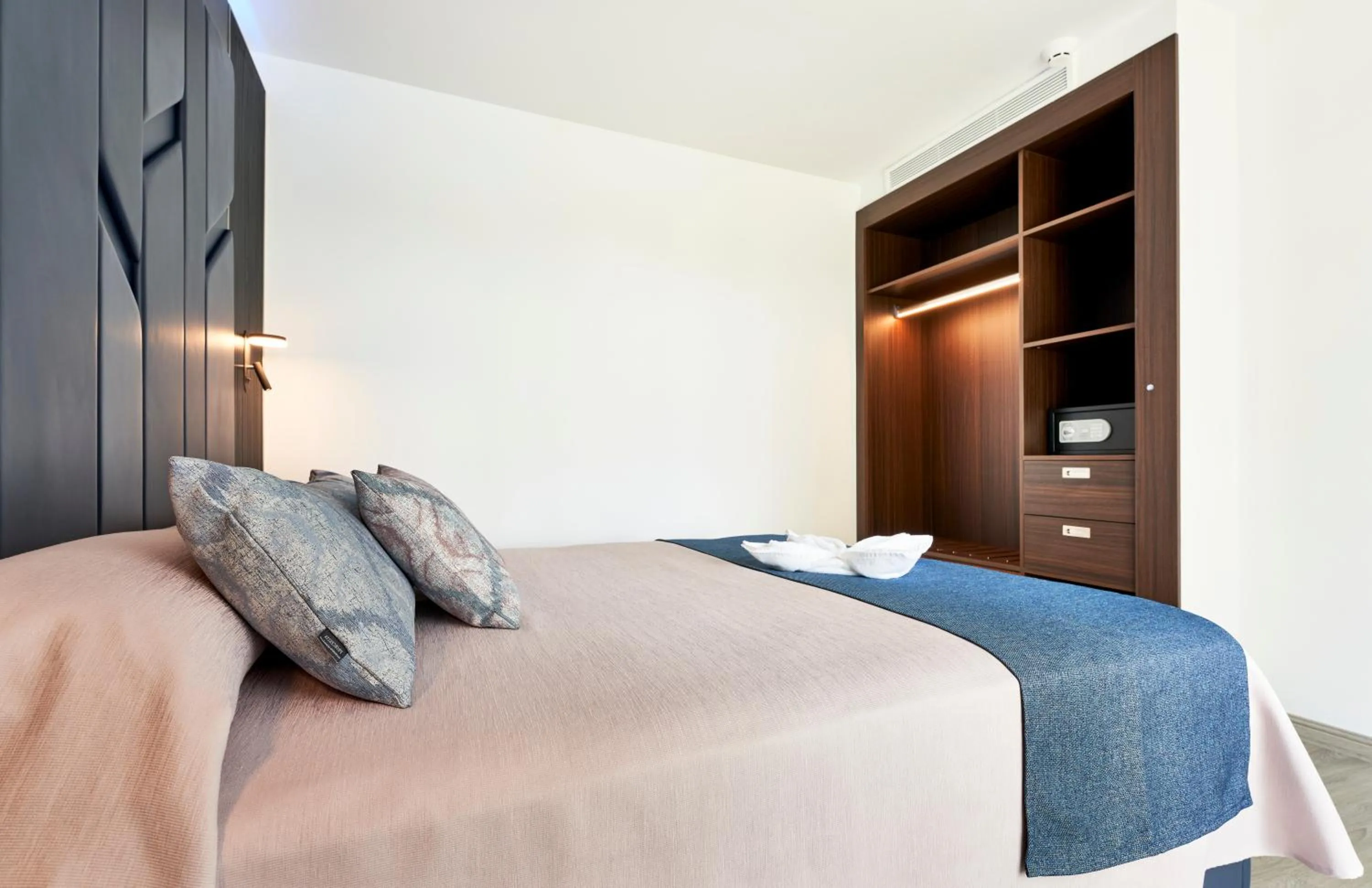 Bedroom, Bed in BelleVue Club