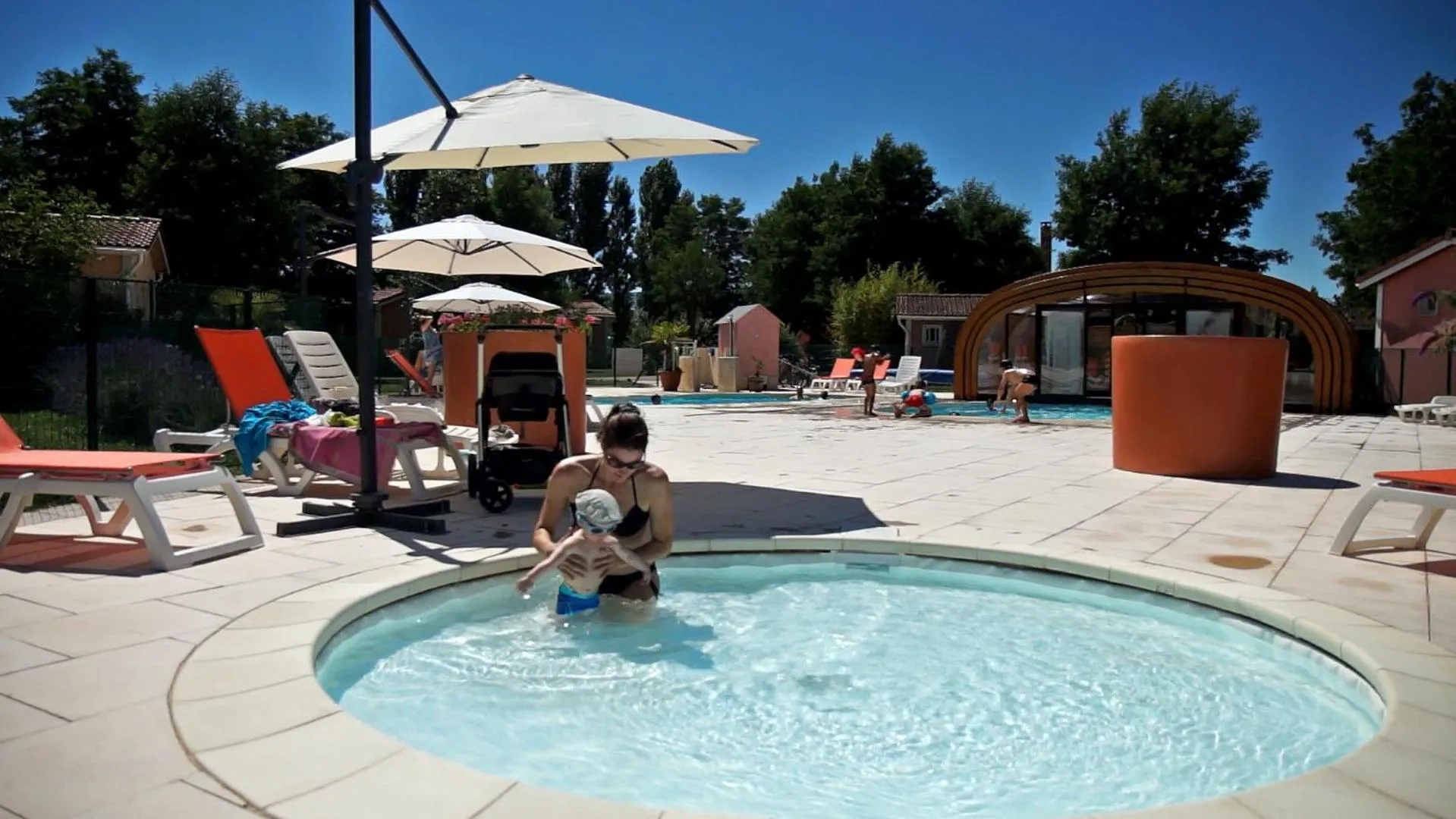 Swimming pool in Le Hameau des Genets