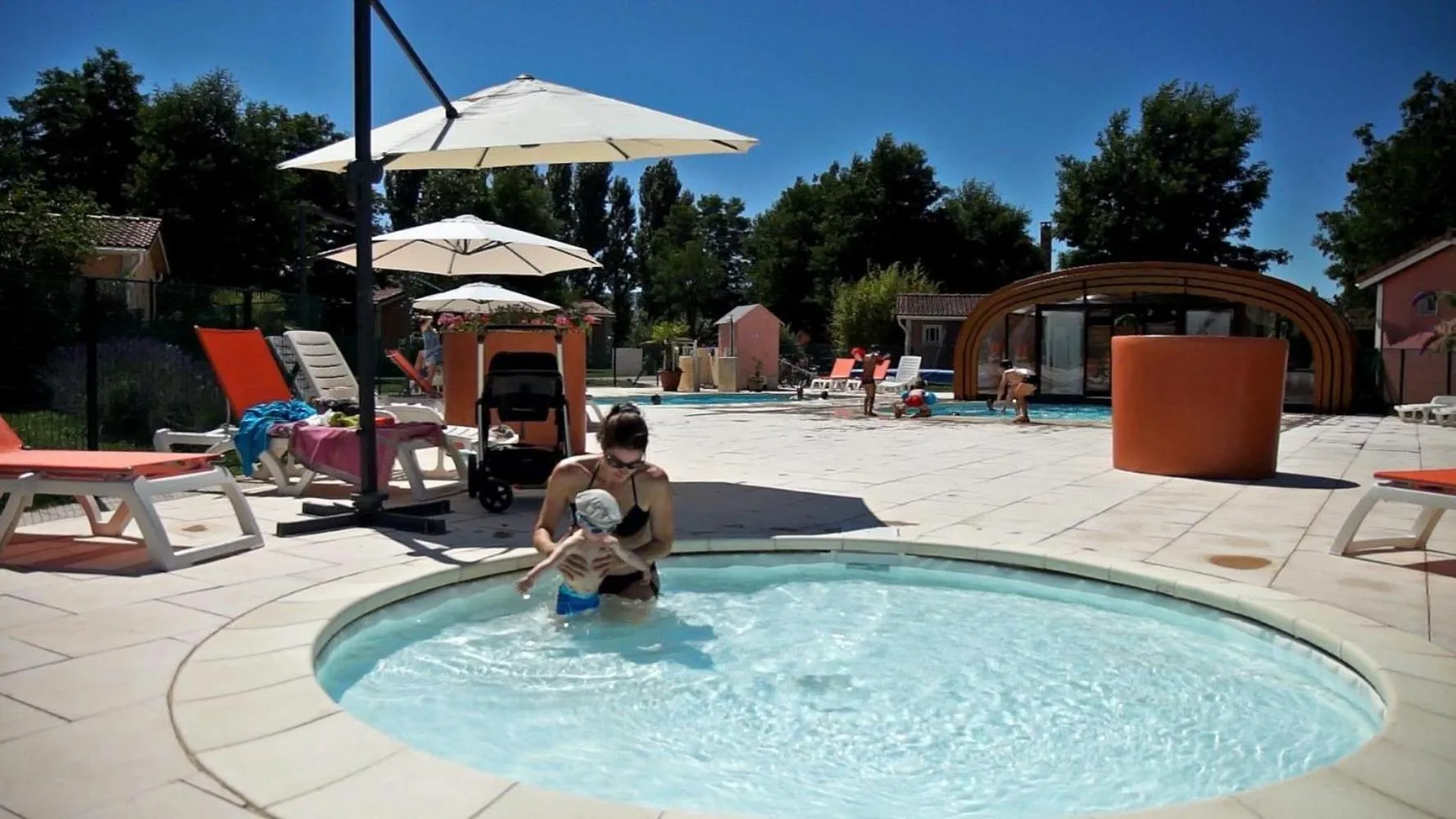 Swimming pool in Le Hameau des Genets