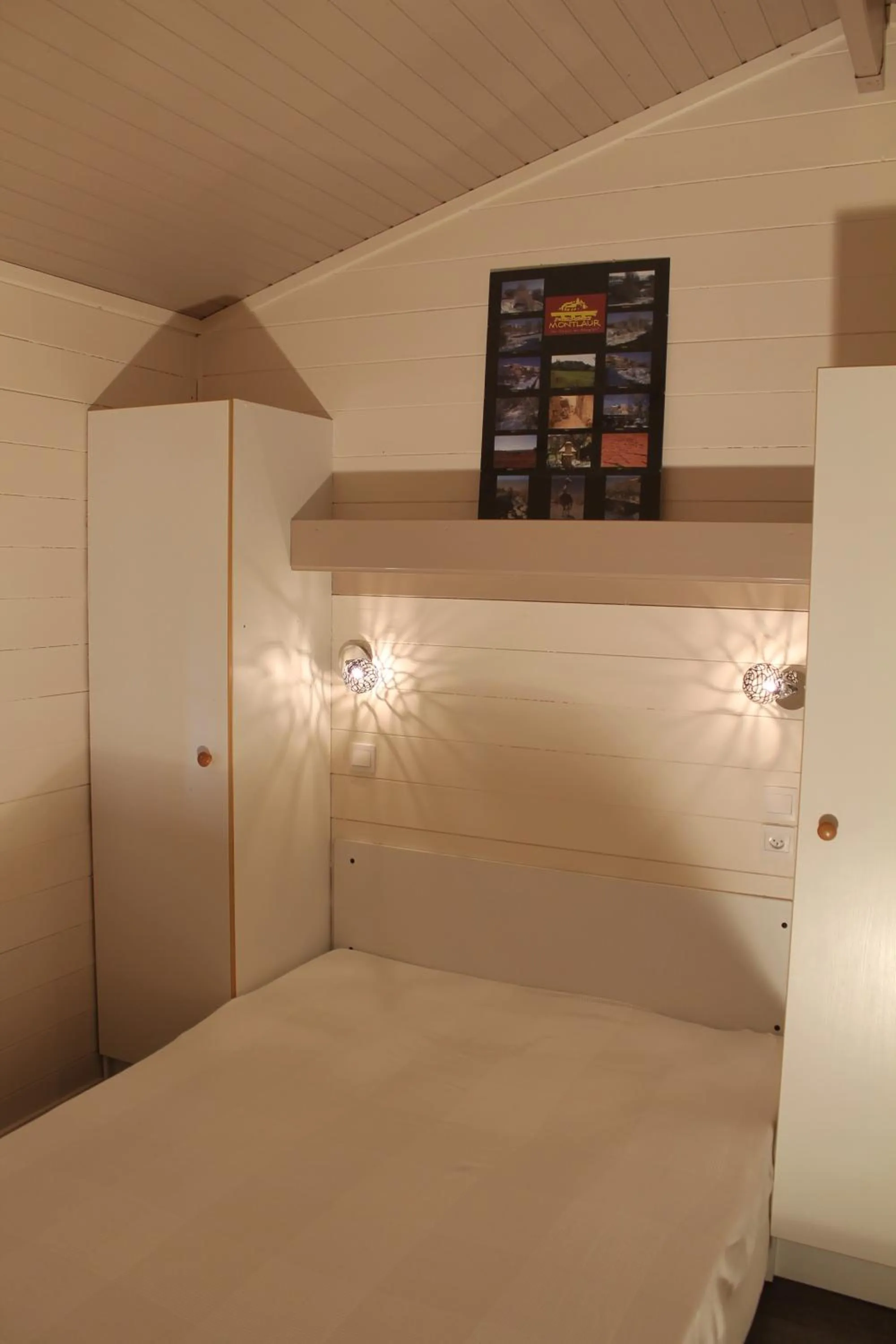 Photo of the whole room, Bed in Le Hameau des Genets