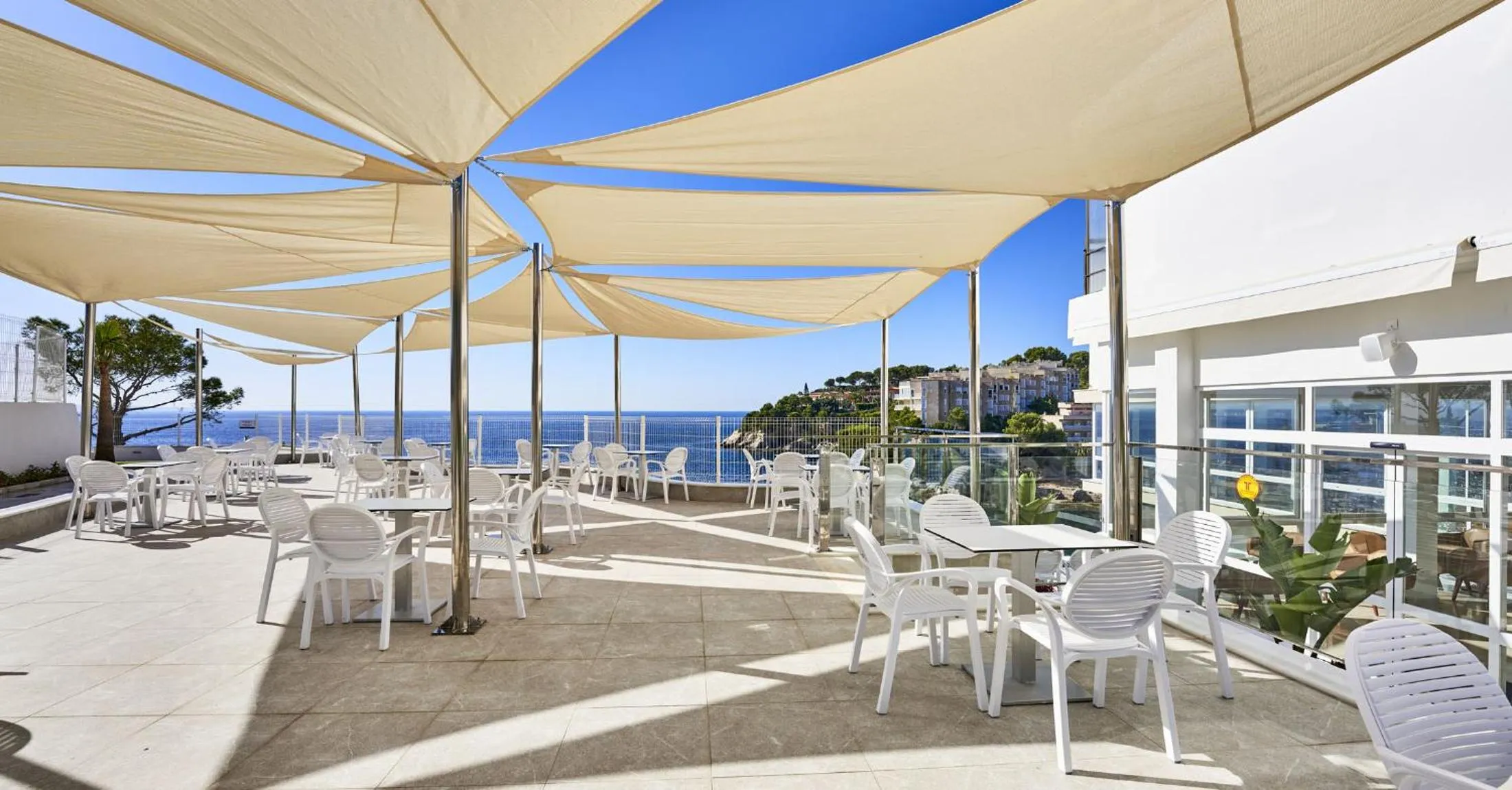 Area and facilities in Globales Cala Viñas Adults Only 16+