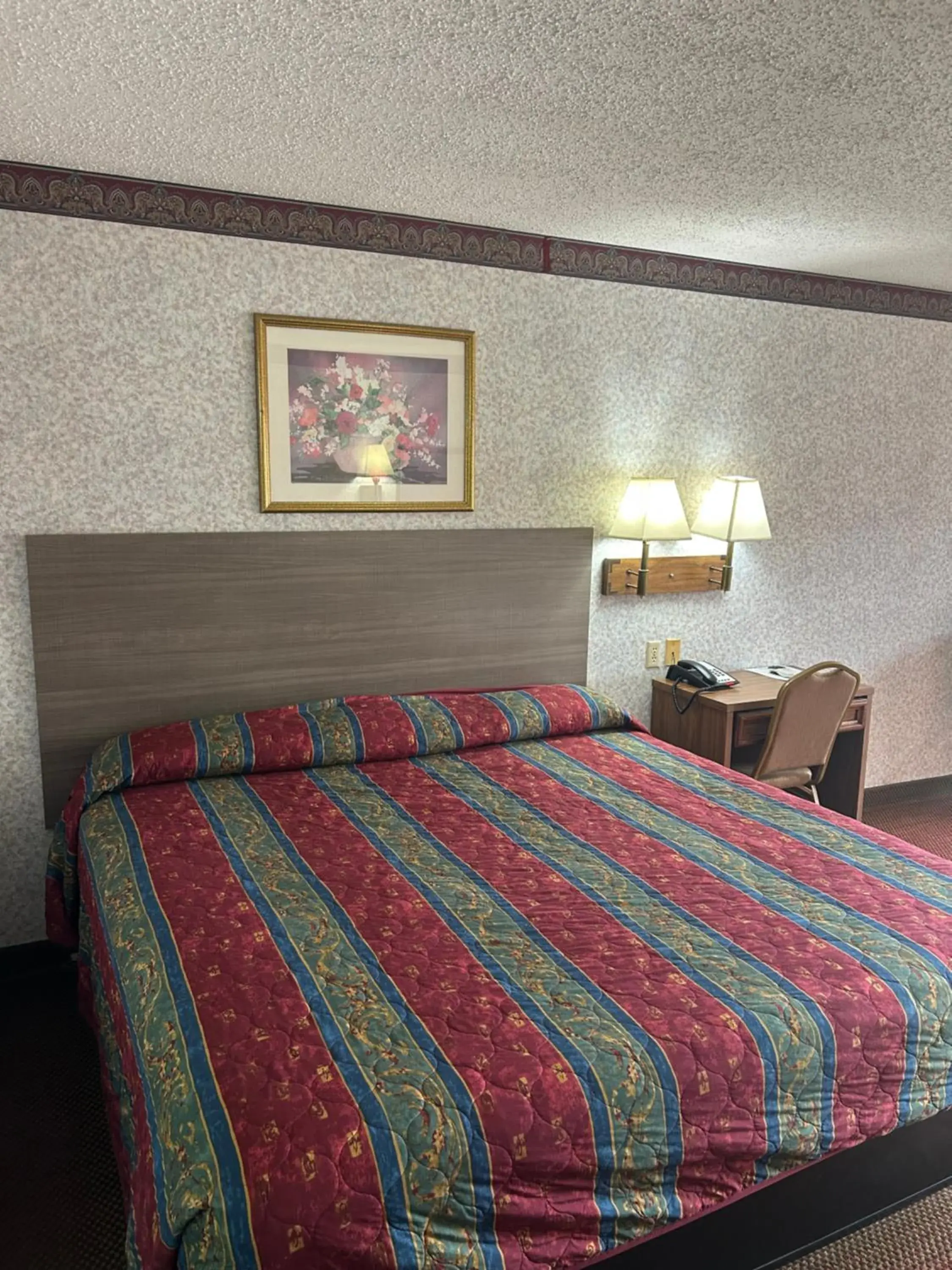 Bed in Heritage Inn Bed in Heritage Inn