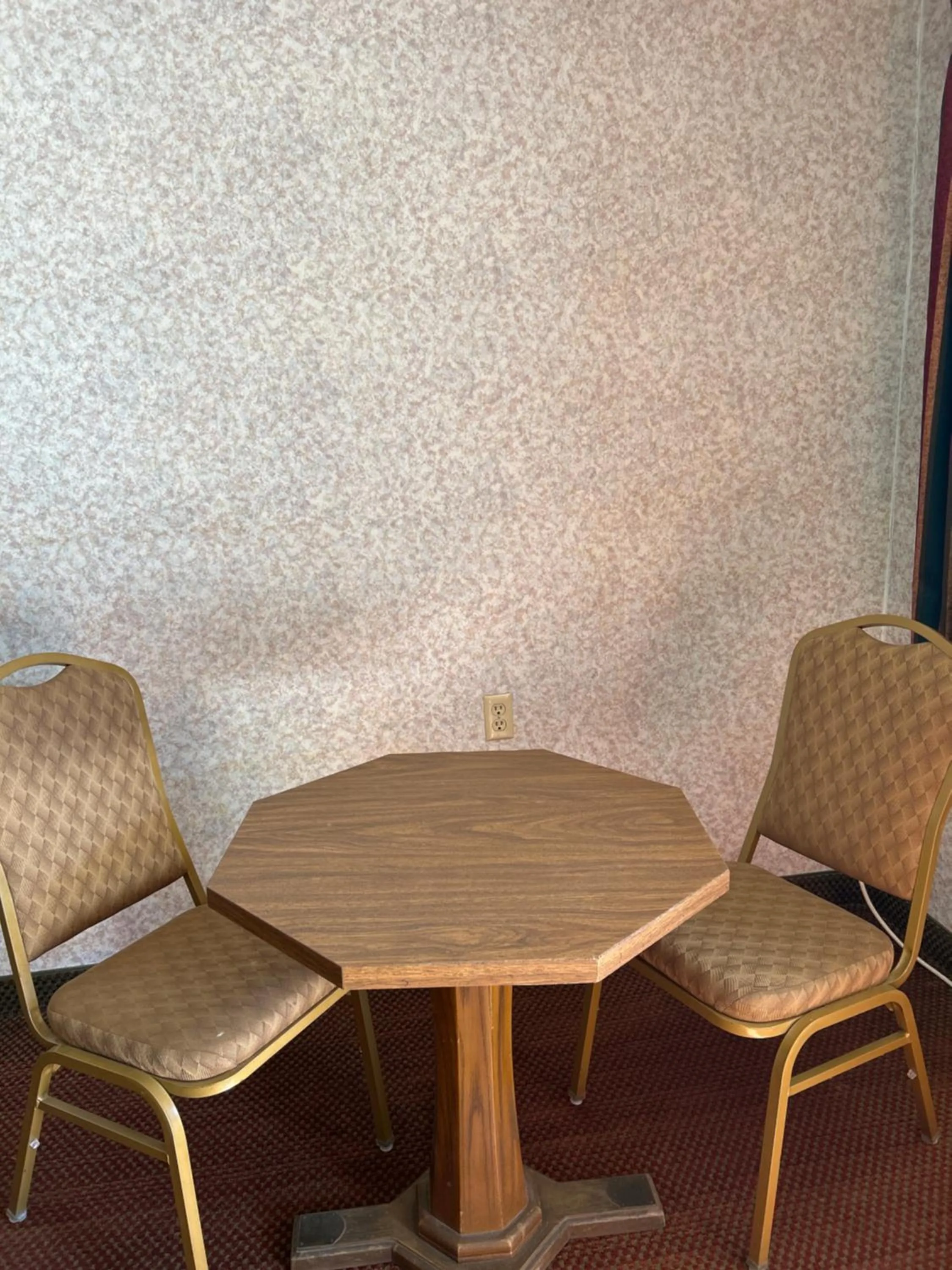 Seating area in Heritage Inn