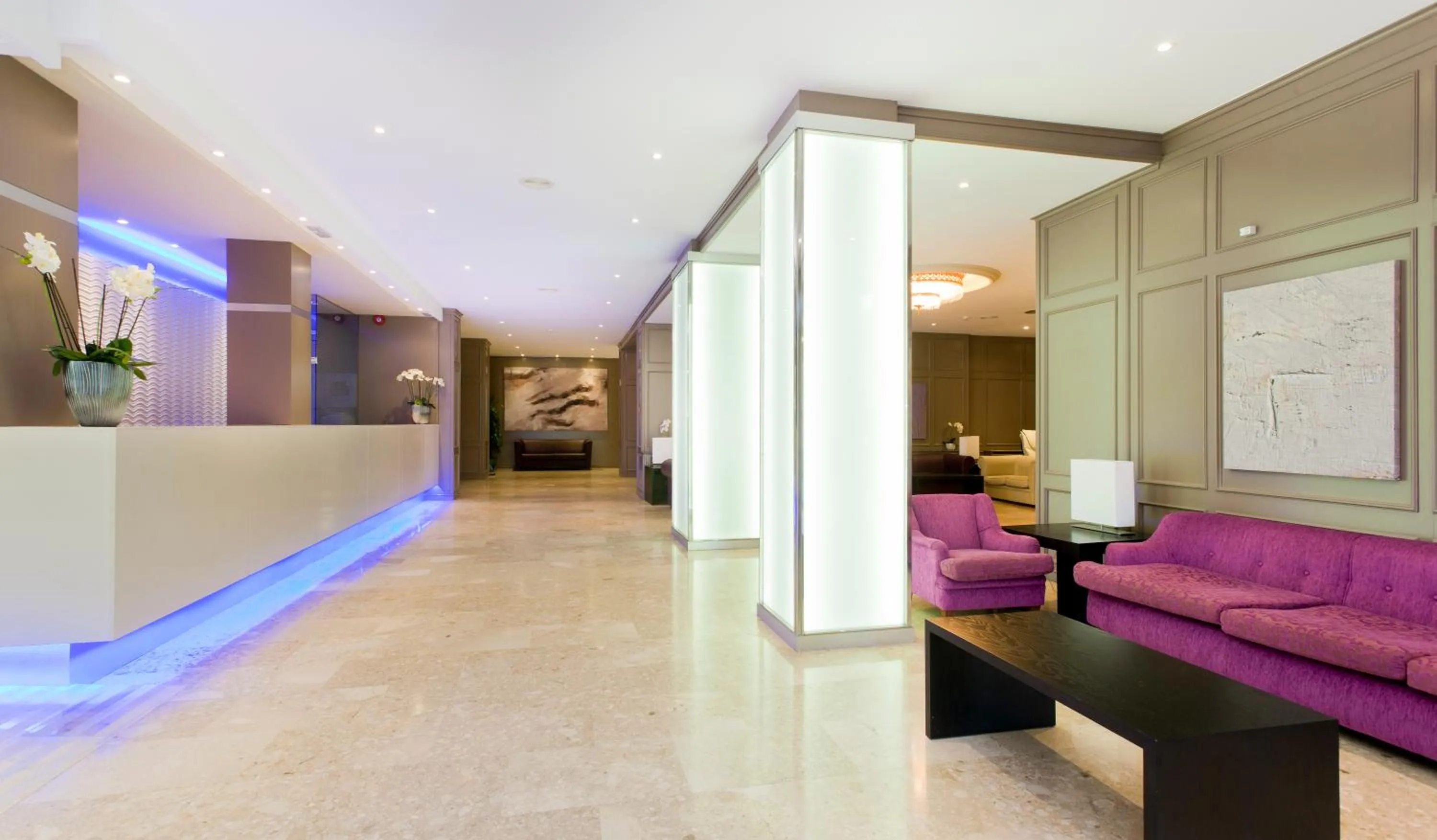 Lobby or reception in Globales America