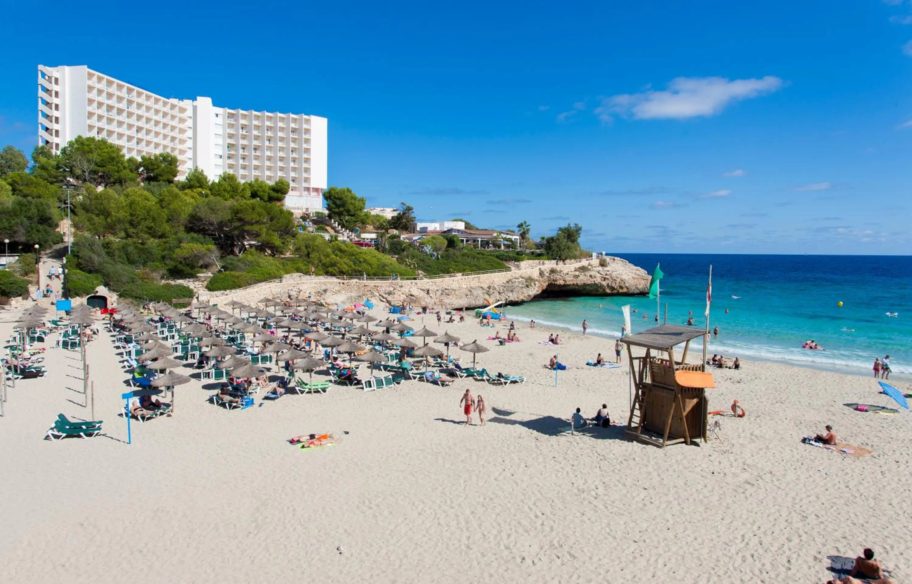 Facade/entrance in Globales America