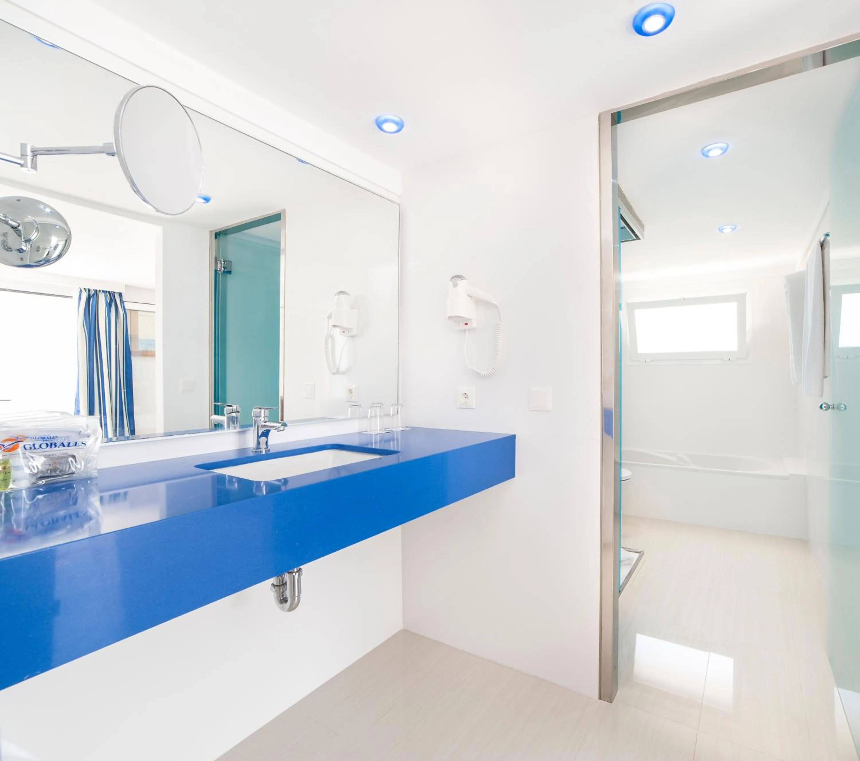 Bathroom in Globales America