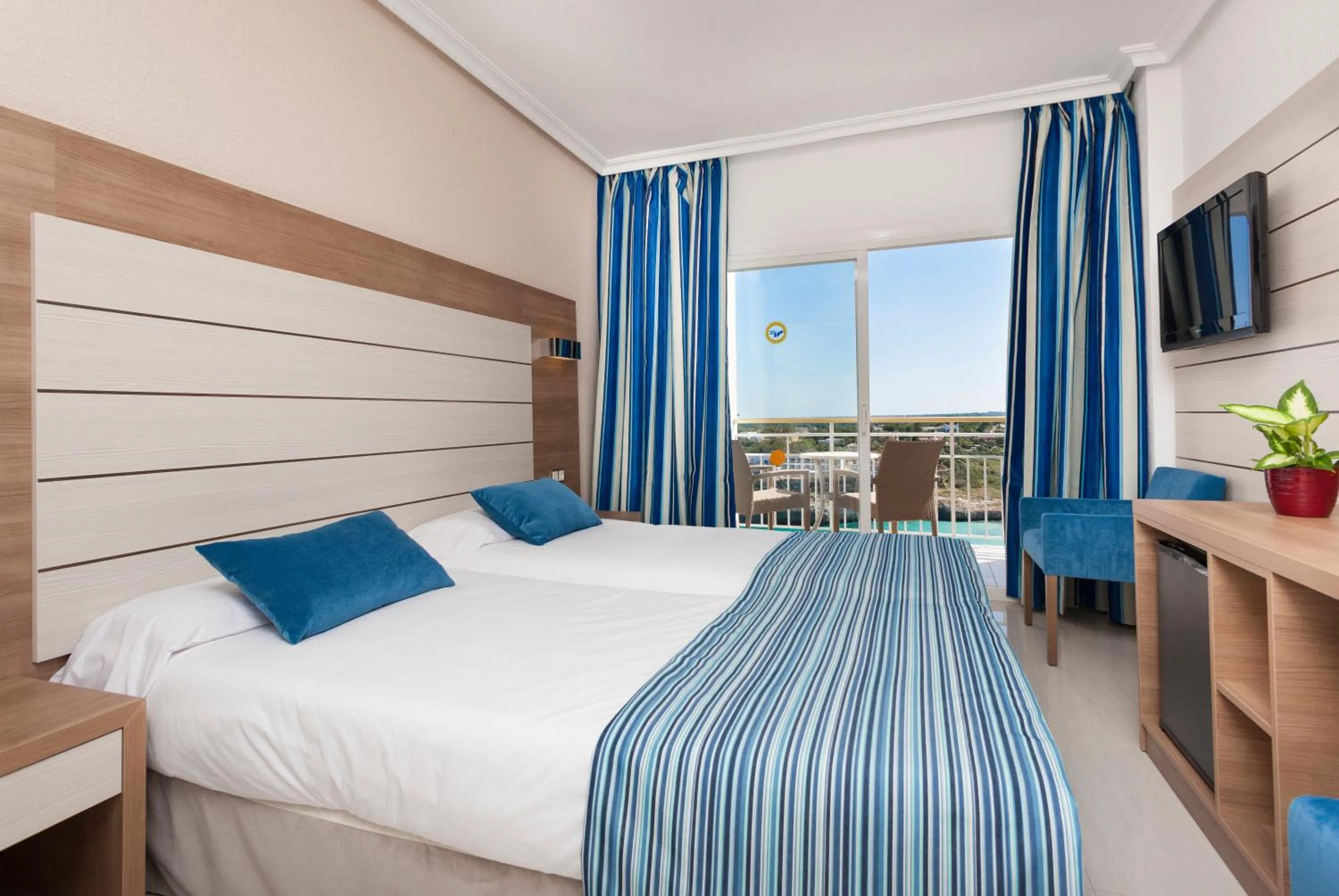 Photo of the whole room, Bed in Globales America