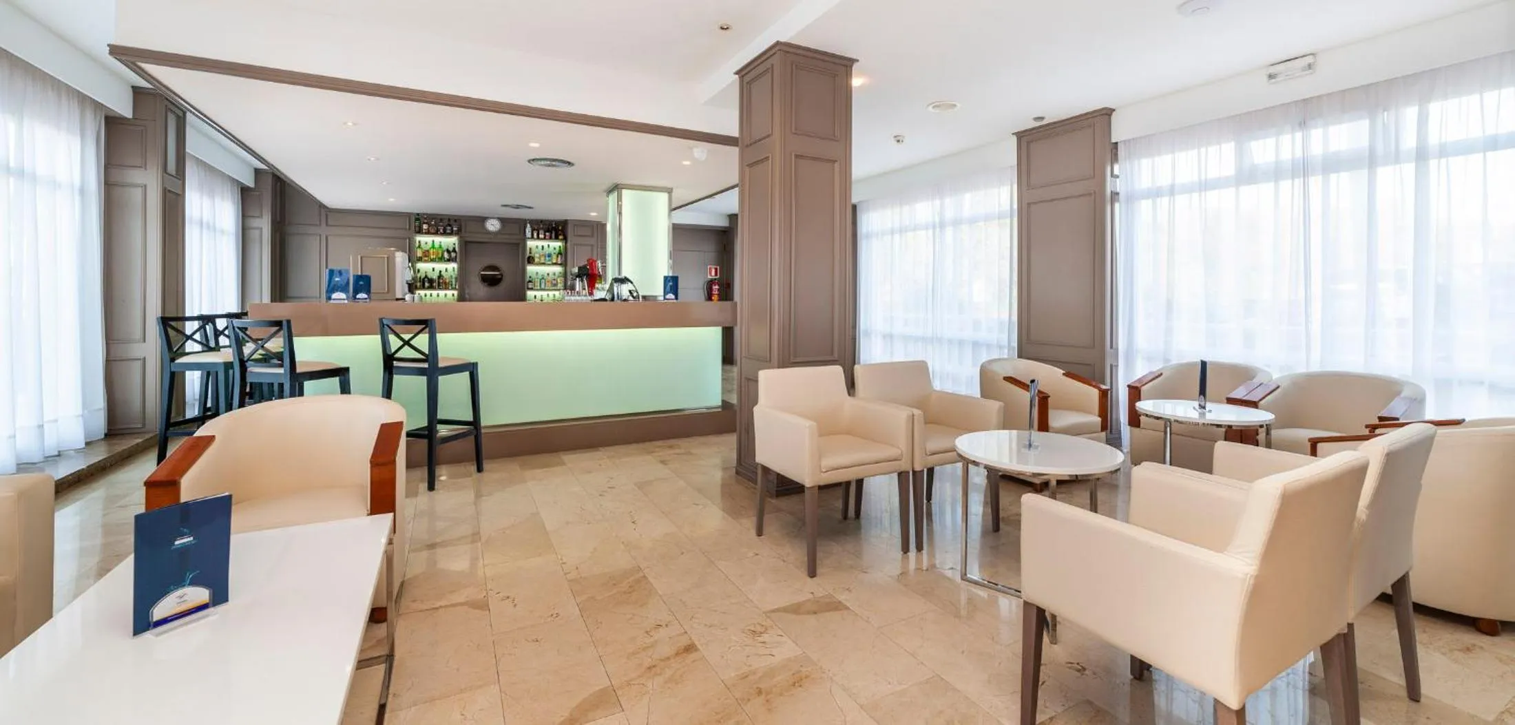 Lounge or bar in Globales America