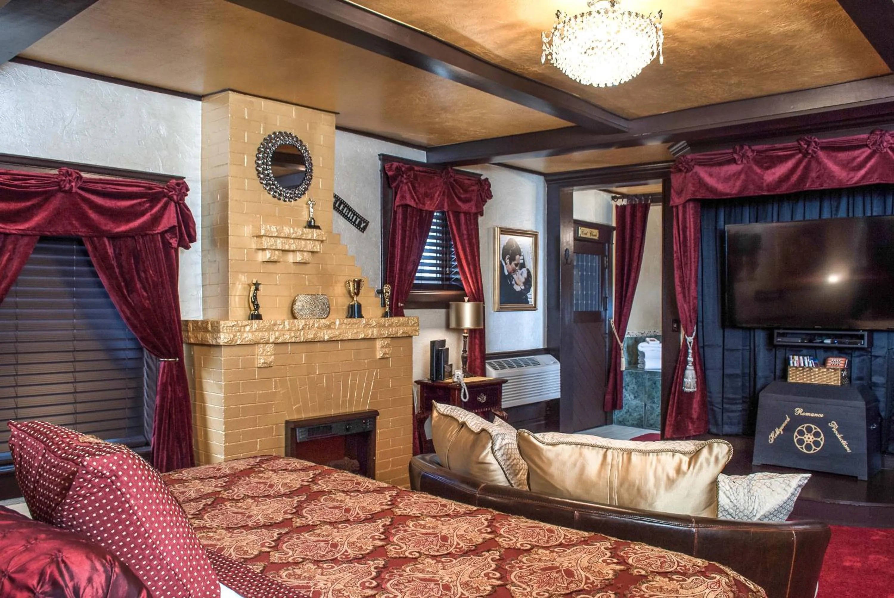 Photo of the whole room in The Anniversary Inn - Logan