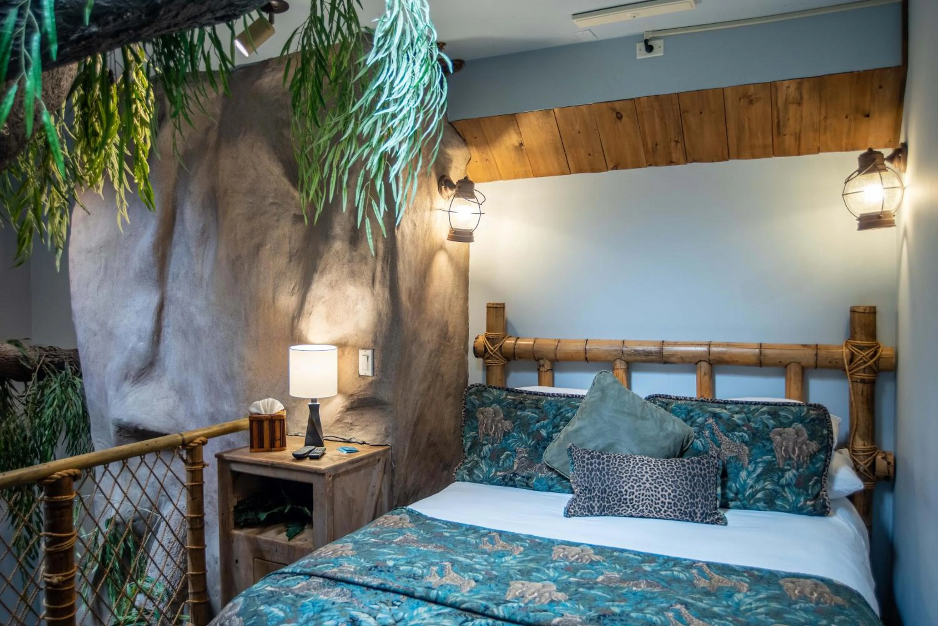 Bed in The Anniversary Inn - Logan