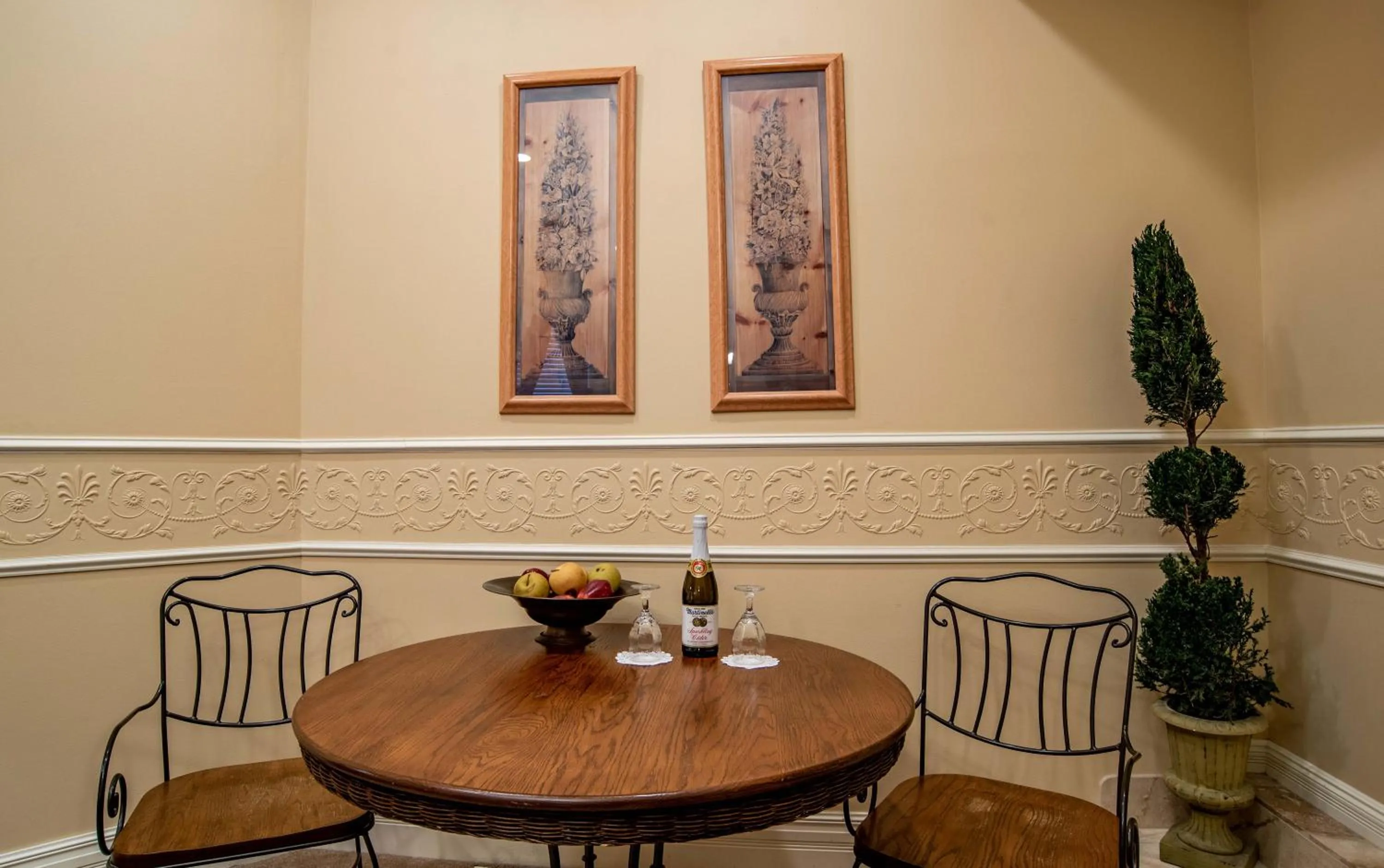 Seating area in The Anniversary Inn - Logan