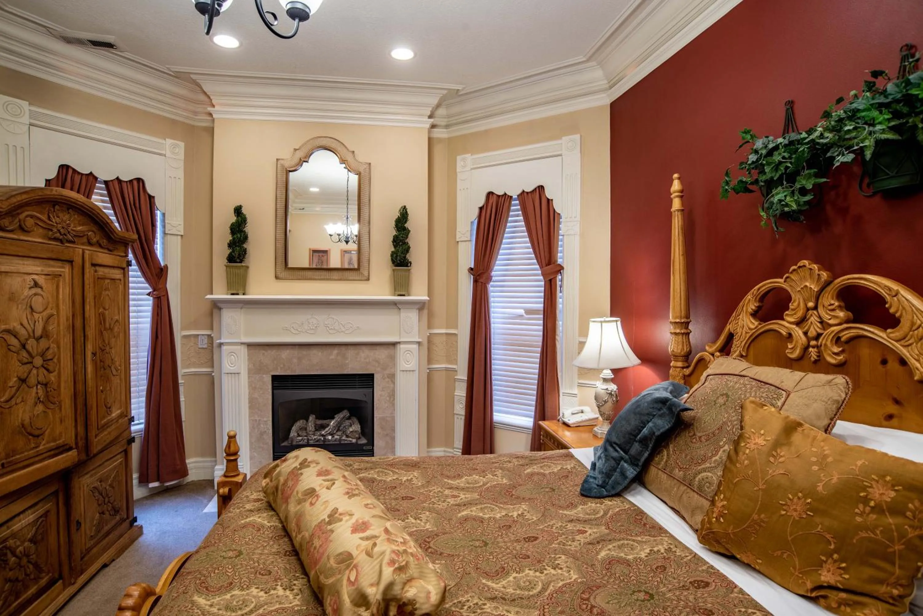 Photo of the whole room, Bed in The Anniversary Inn - Logan