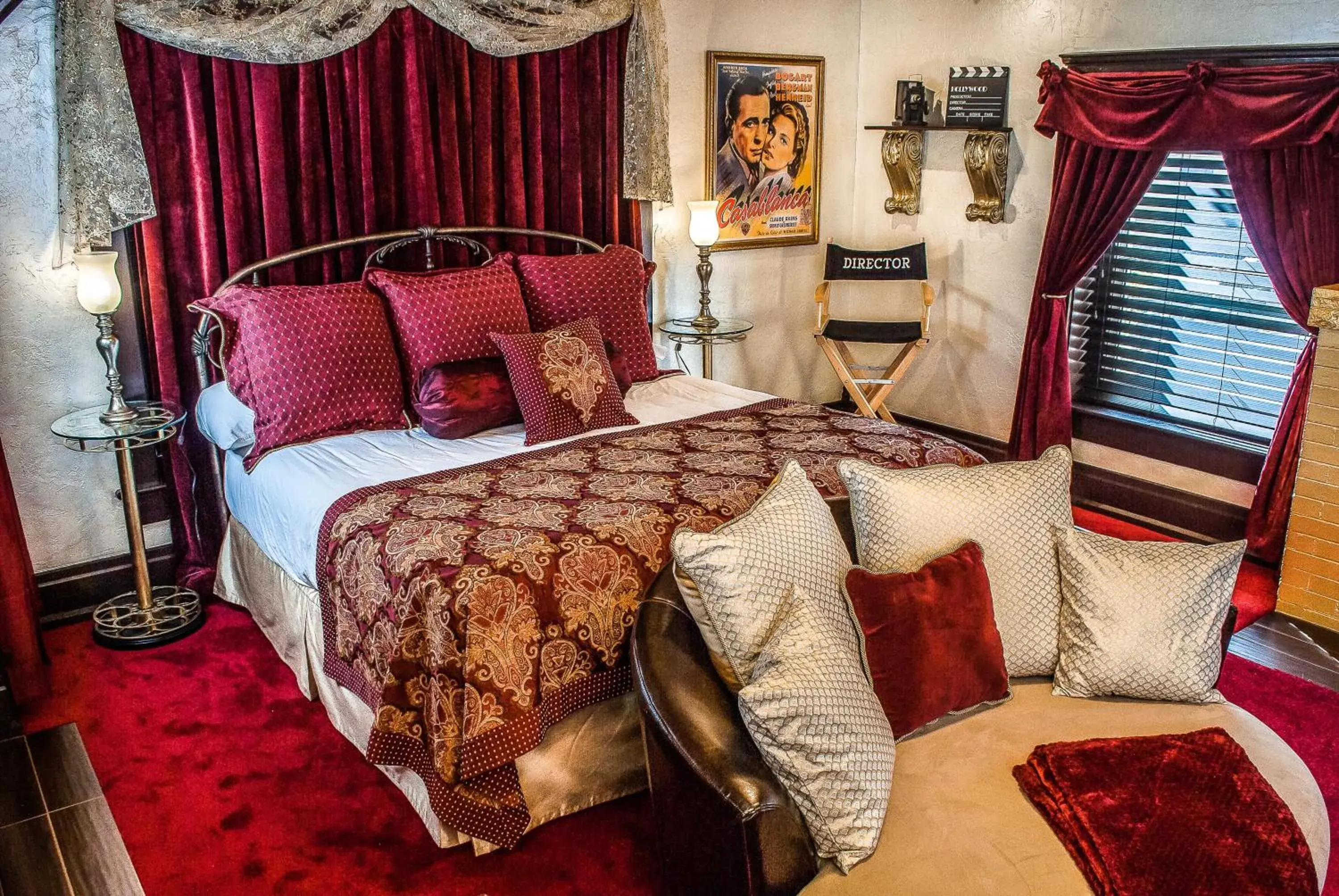 King Room in The Anniversary Inn - Logan King Room in The Anniversary Inn - Logan