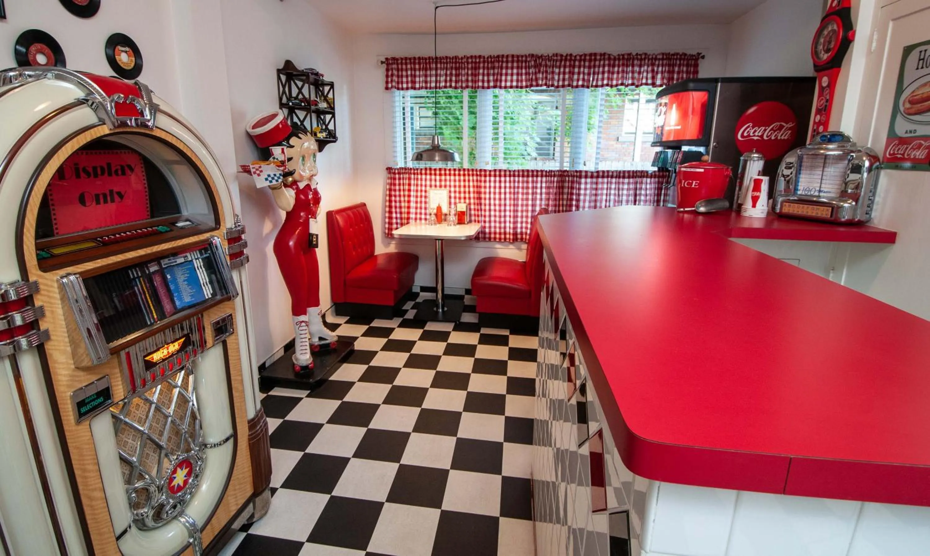 Living room in The Anniversary Inn - Logan