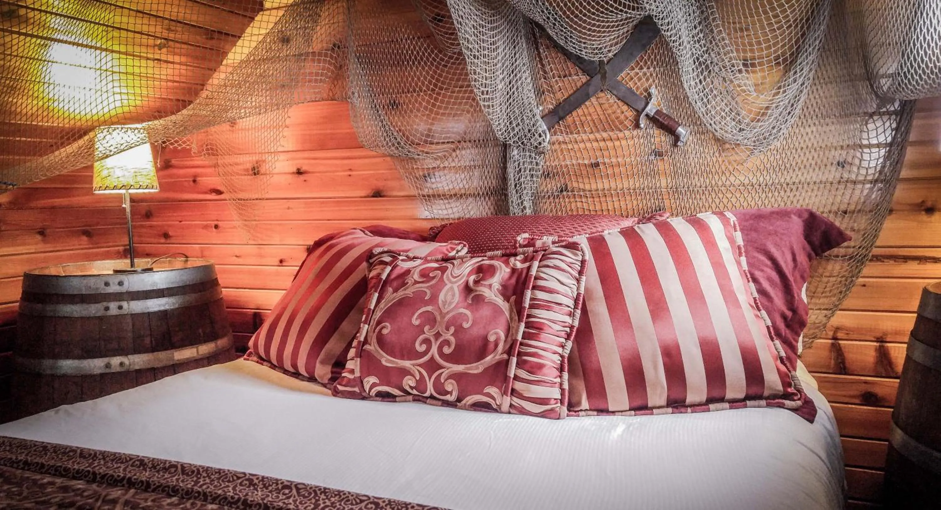 Bed in The Anniversary Inn - Logan