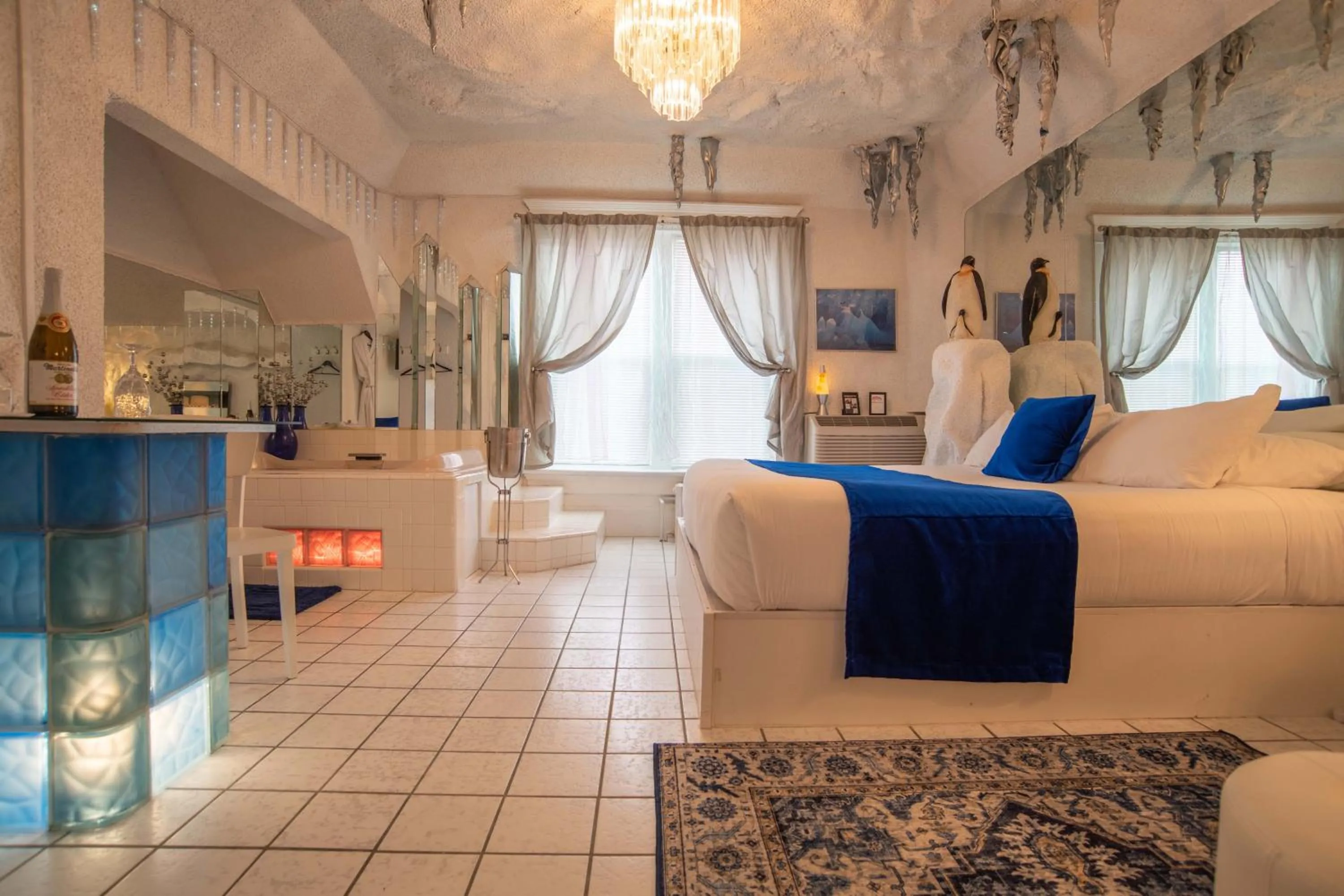 Photo of the whole room in The Anniversary Inn - Logan