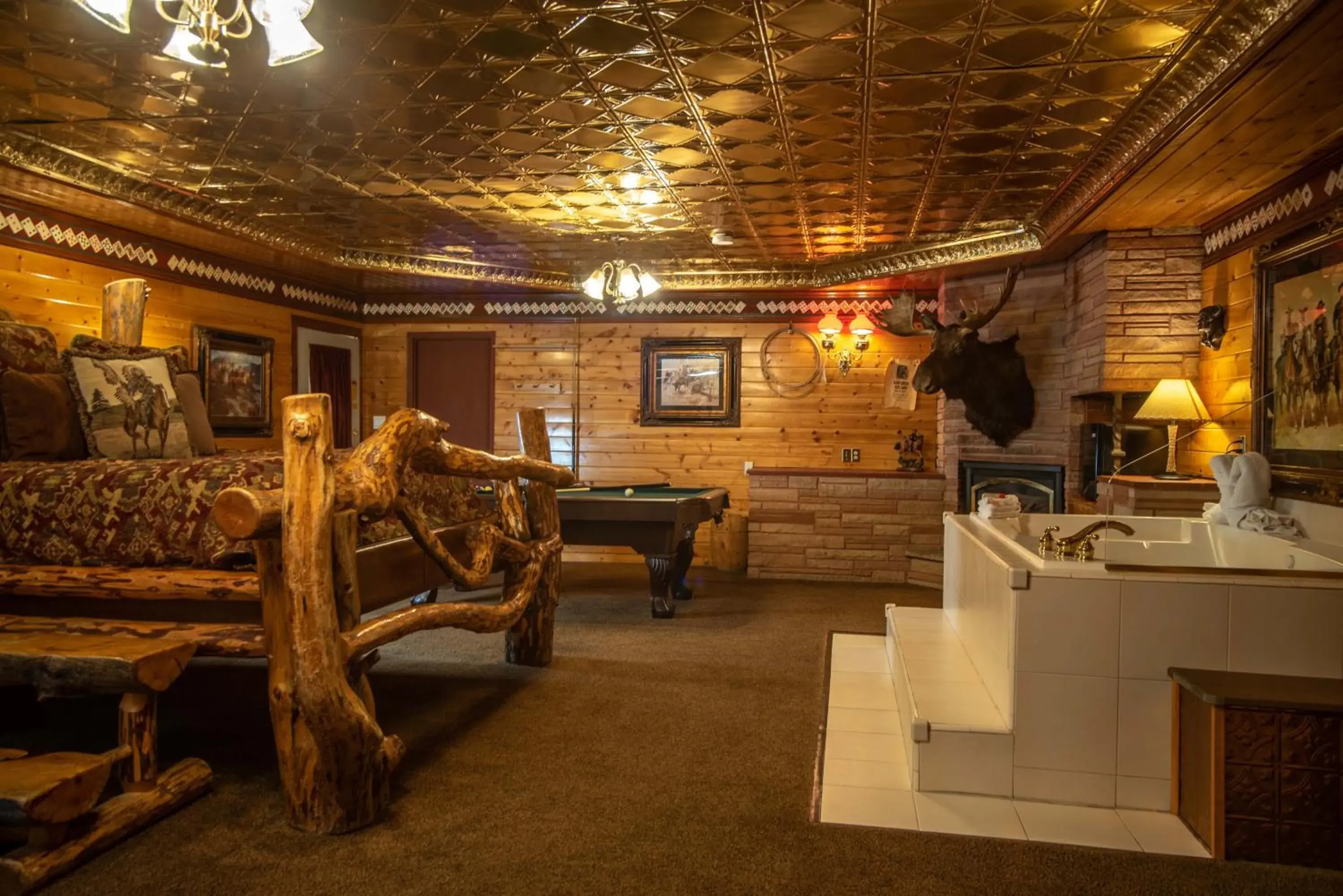 Queen Room in The Anniversary Inn - Logan Queen Room in The Anniversary Inn - Logan