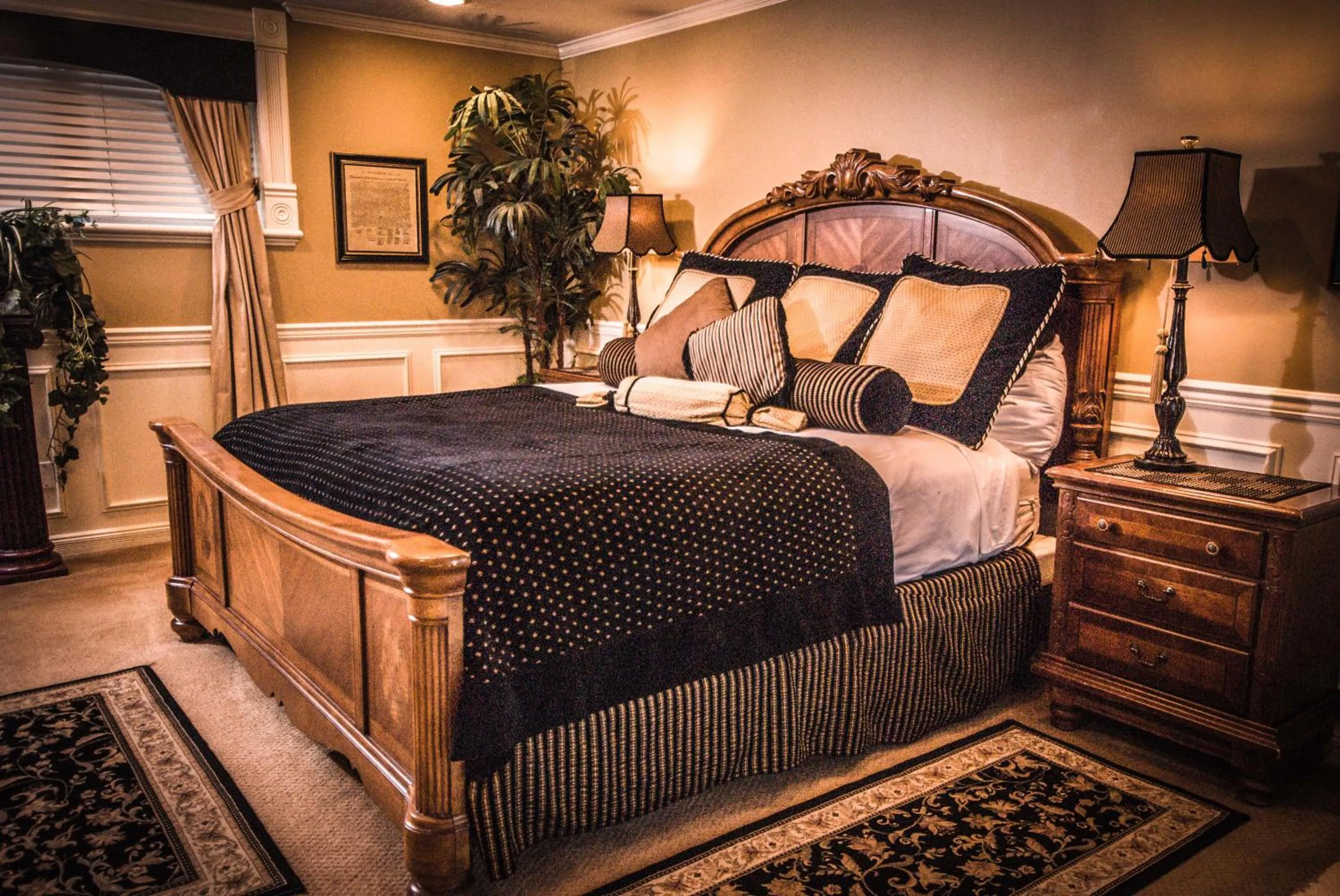 Bedroom, Bed in The Anniversary Inn - Logan