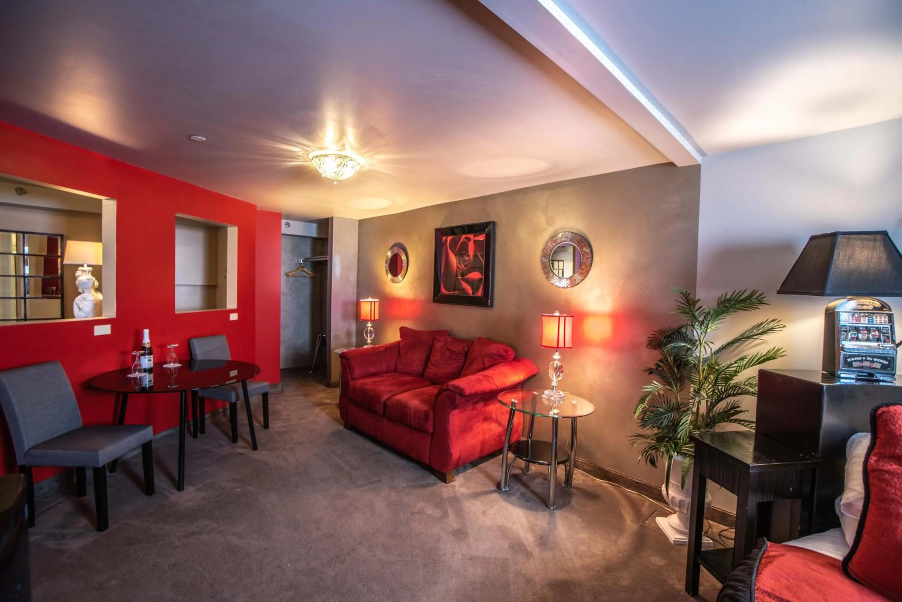 Seating area in The Anniversary Inn - Logan