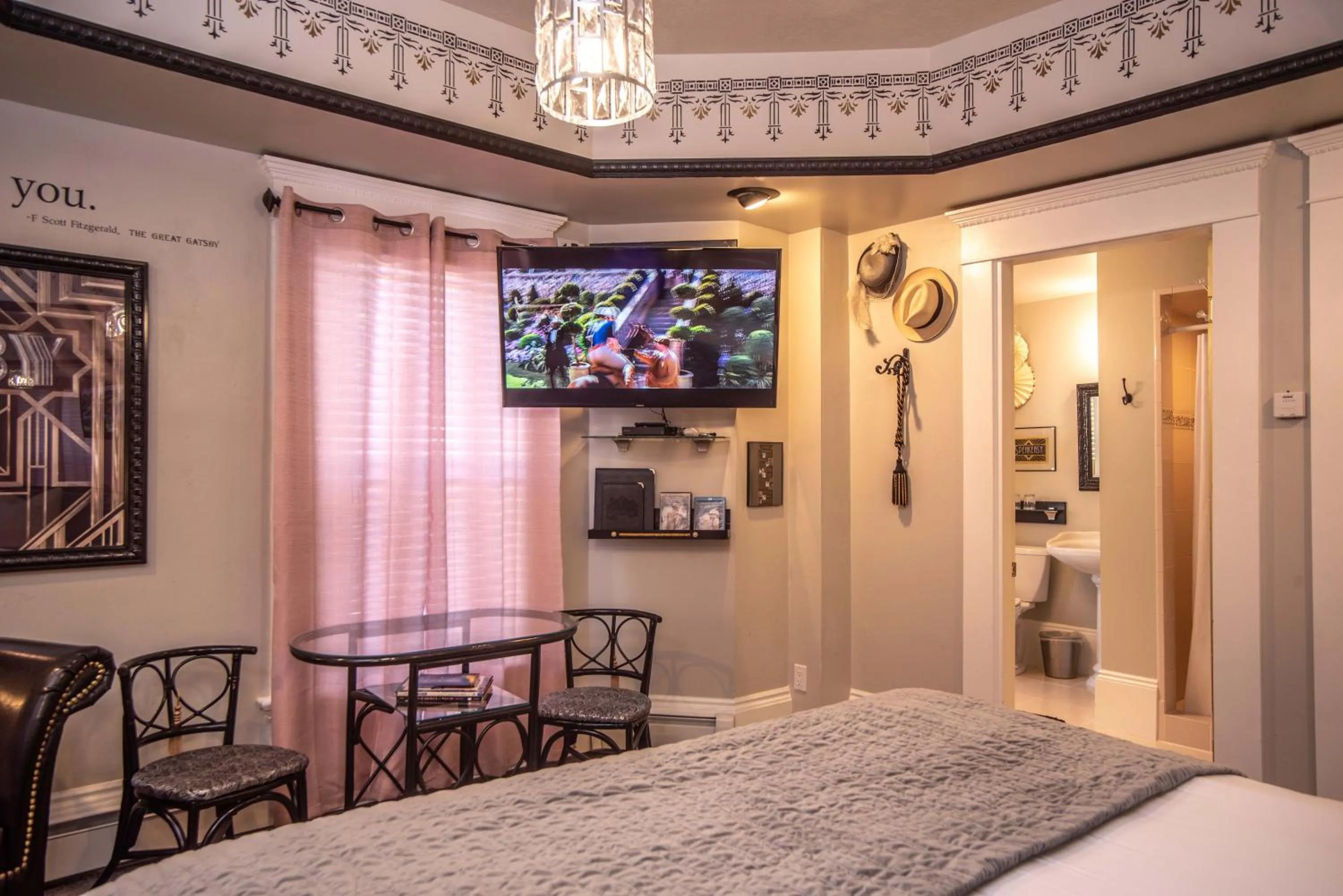 Seating area, Bed in The Anniversary Inn - Logan