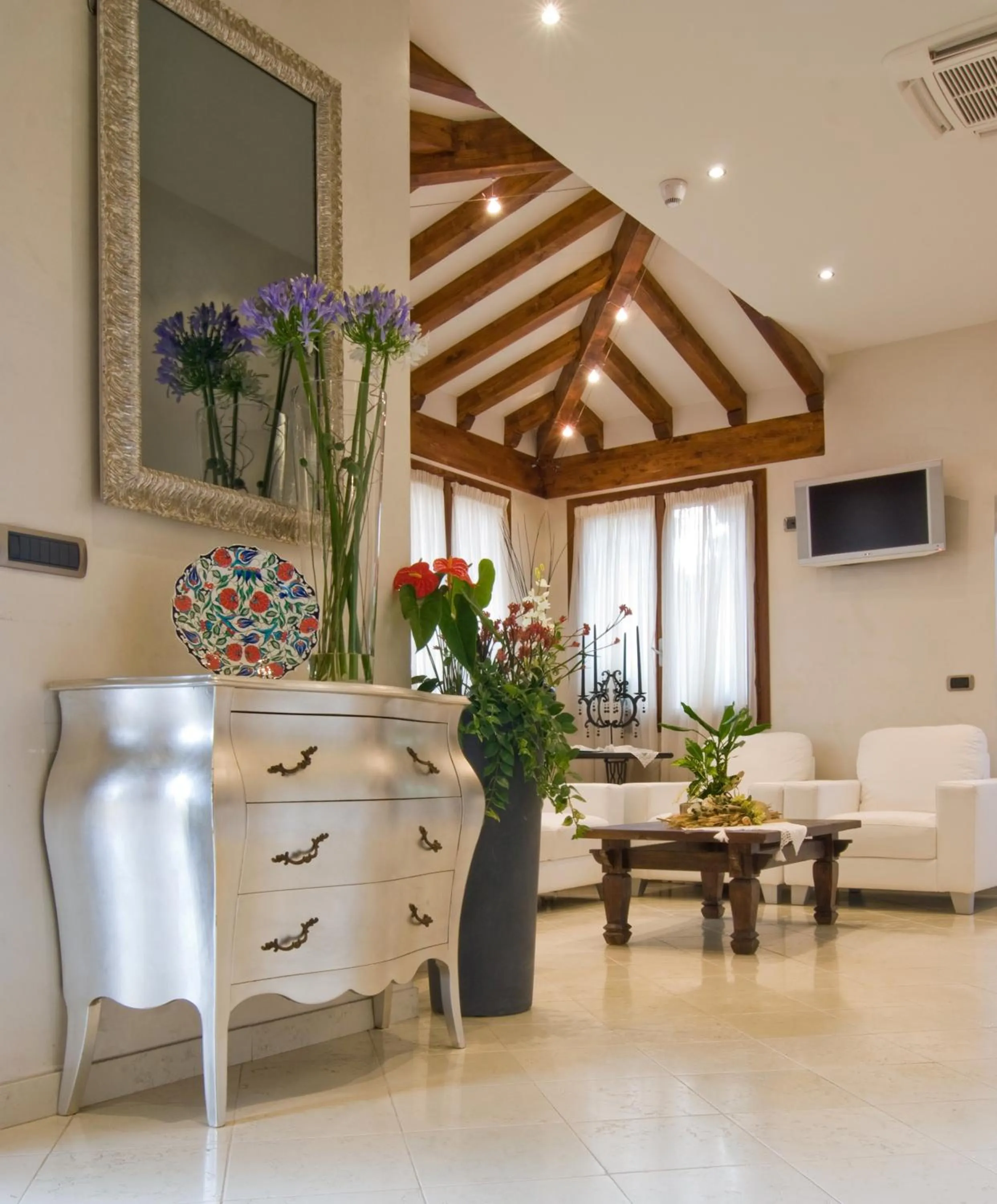 TV and multimedia in Hotel Ferro di Cavallo