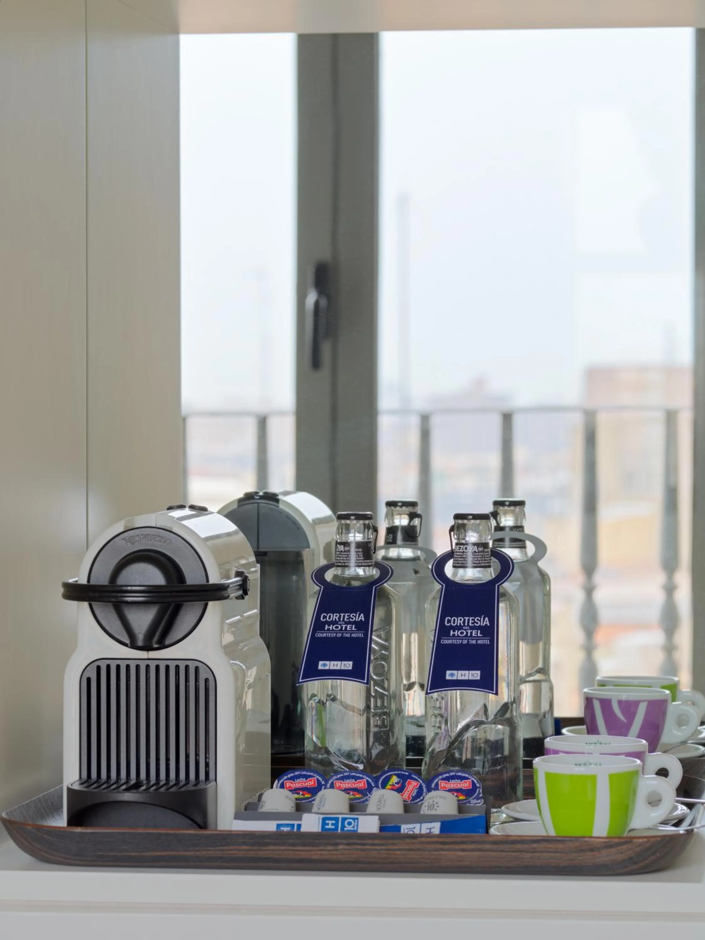 Coffee/tea facilities in H10 Universitat