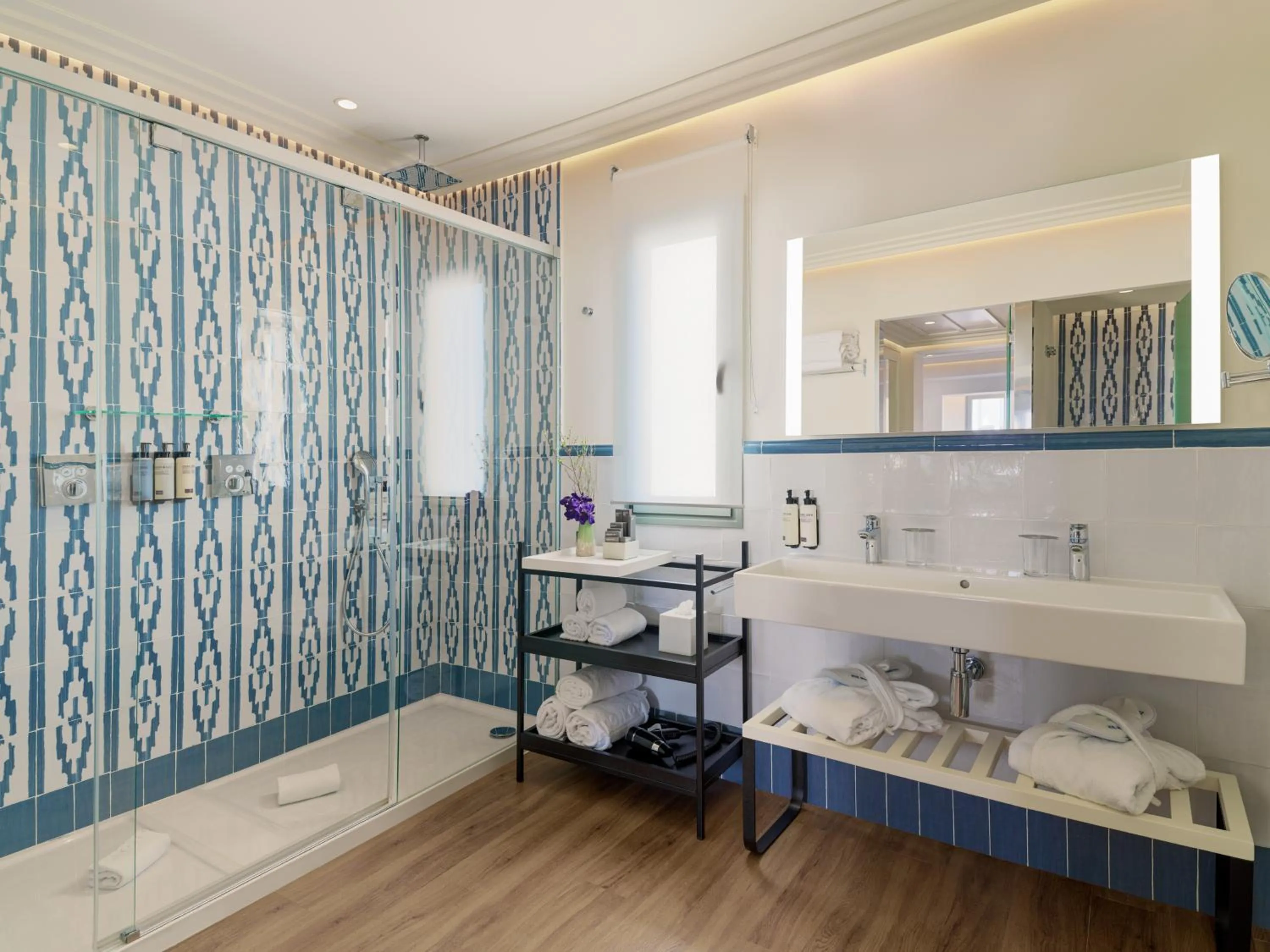 Bathroom in H10 Universitat