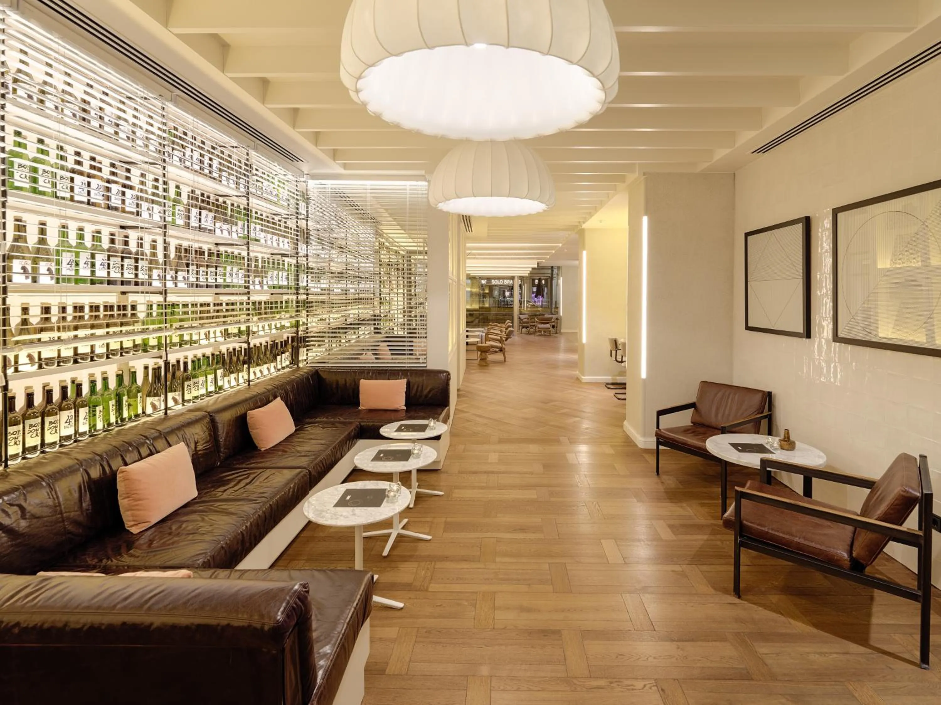 Lounge or bar in H10 Universitat