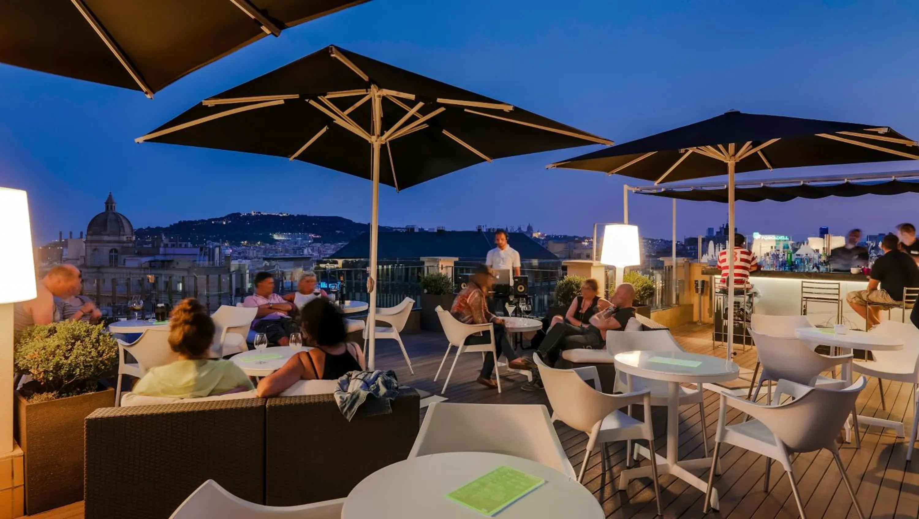 Restaurant/places to eat in H10 Universitat Restaurant/places to eat in H10 Universitat