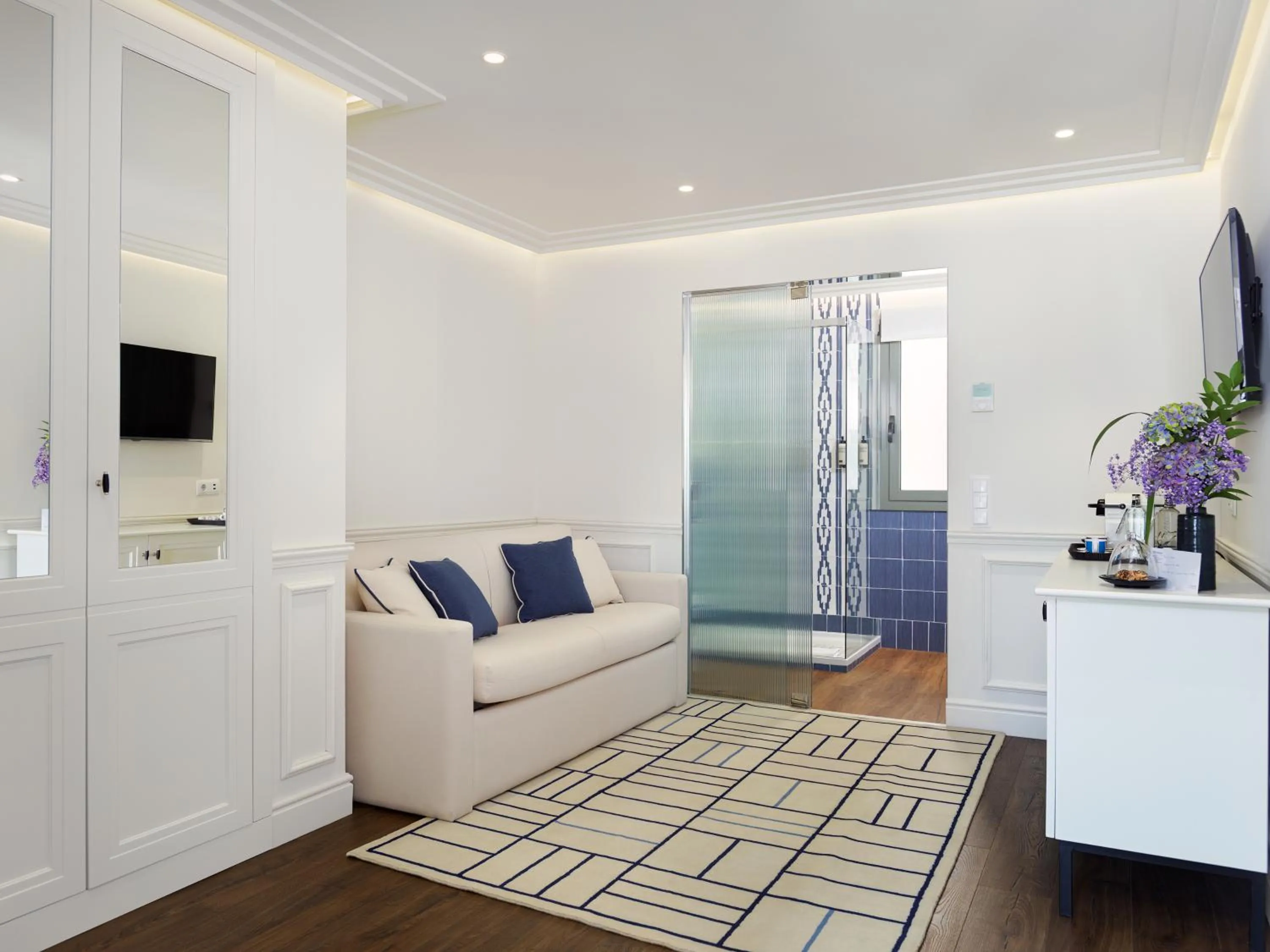 Bedroom in H10 Universitat