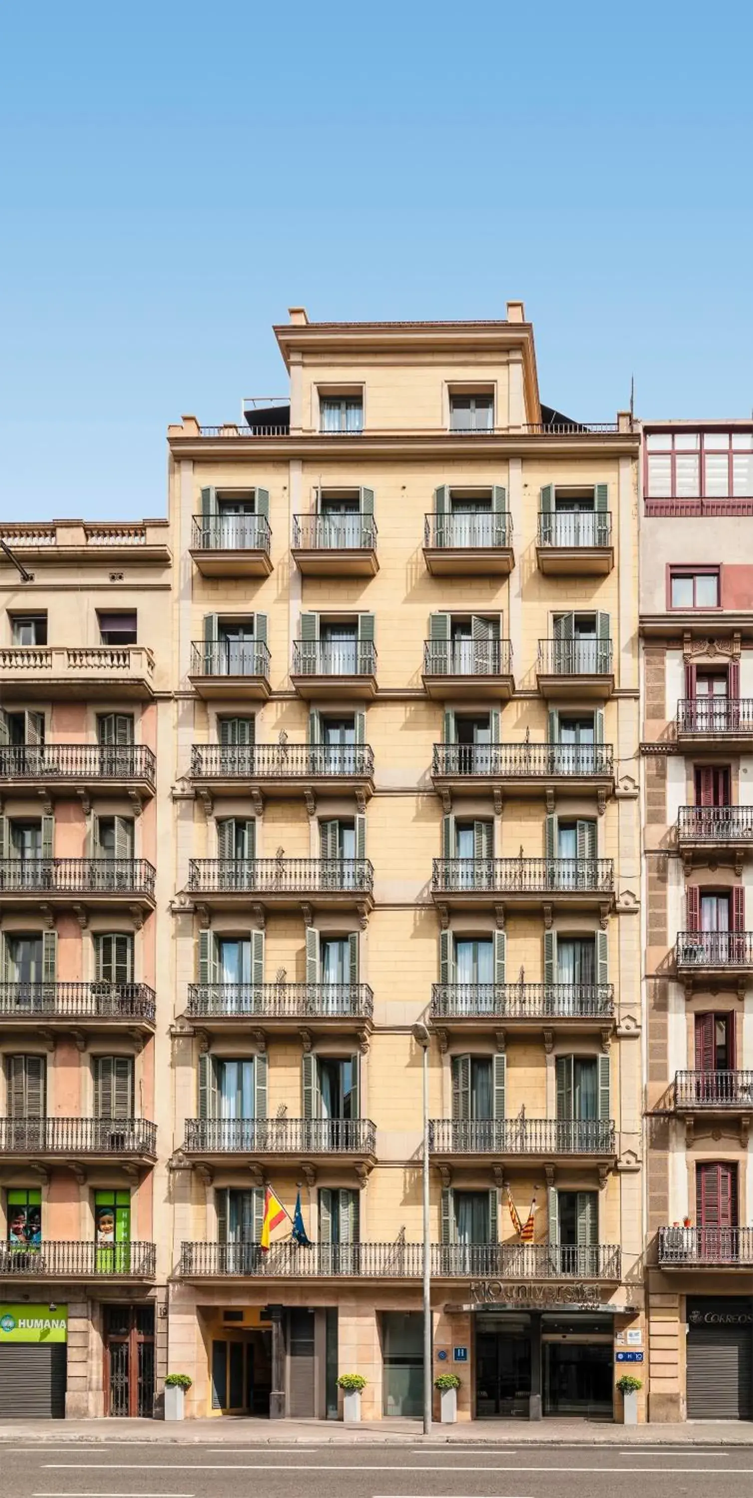 Facade/entrance in H10 Universitat Facade/entrance in H10 Universitat