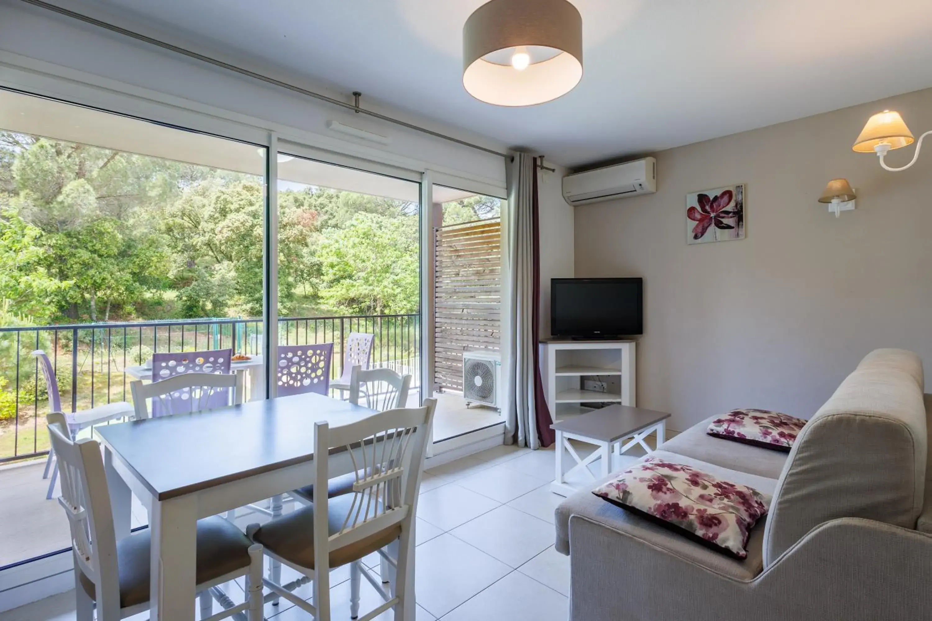 One-Bedroom Apartment (4 Adults) in Residhotel Résidence Pont du Gard One-Bedroom Apartment (4 Adults) in Residhotel Résidence Pont du Gard