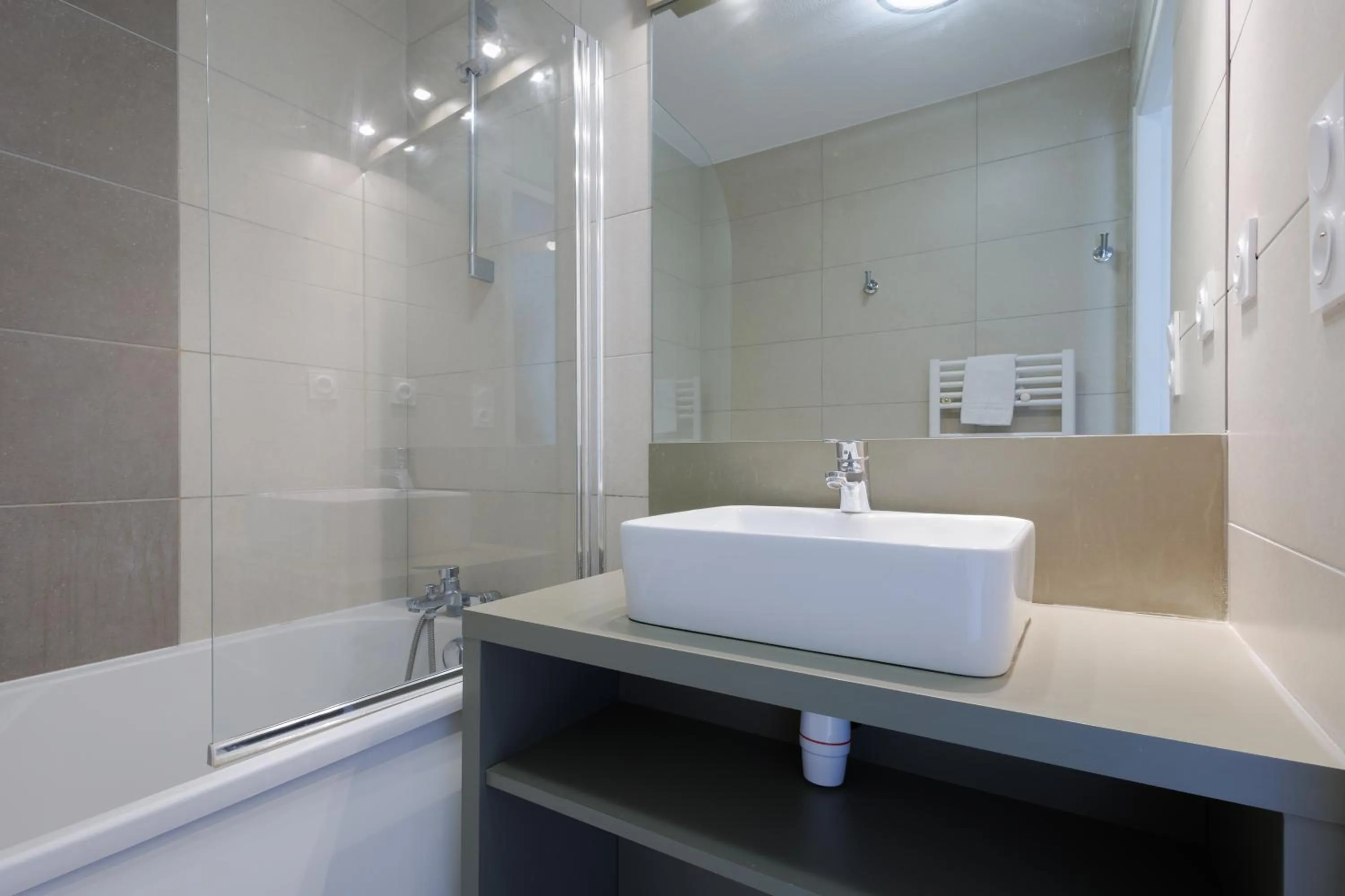 Bathroom in Residhotel Résidence Pont du Gard