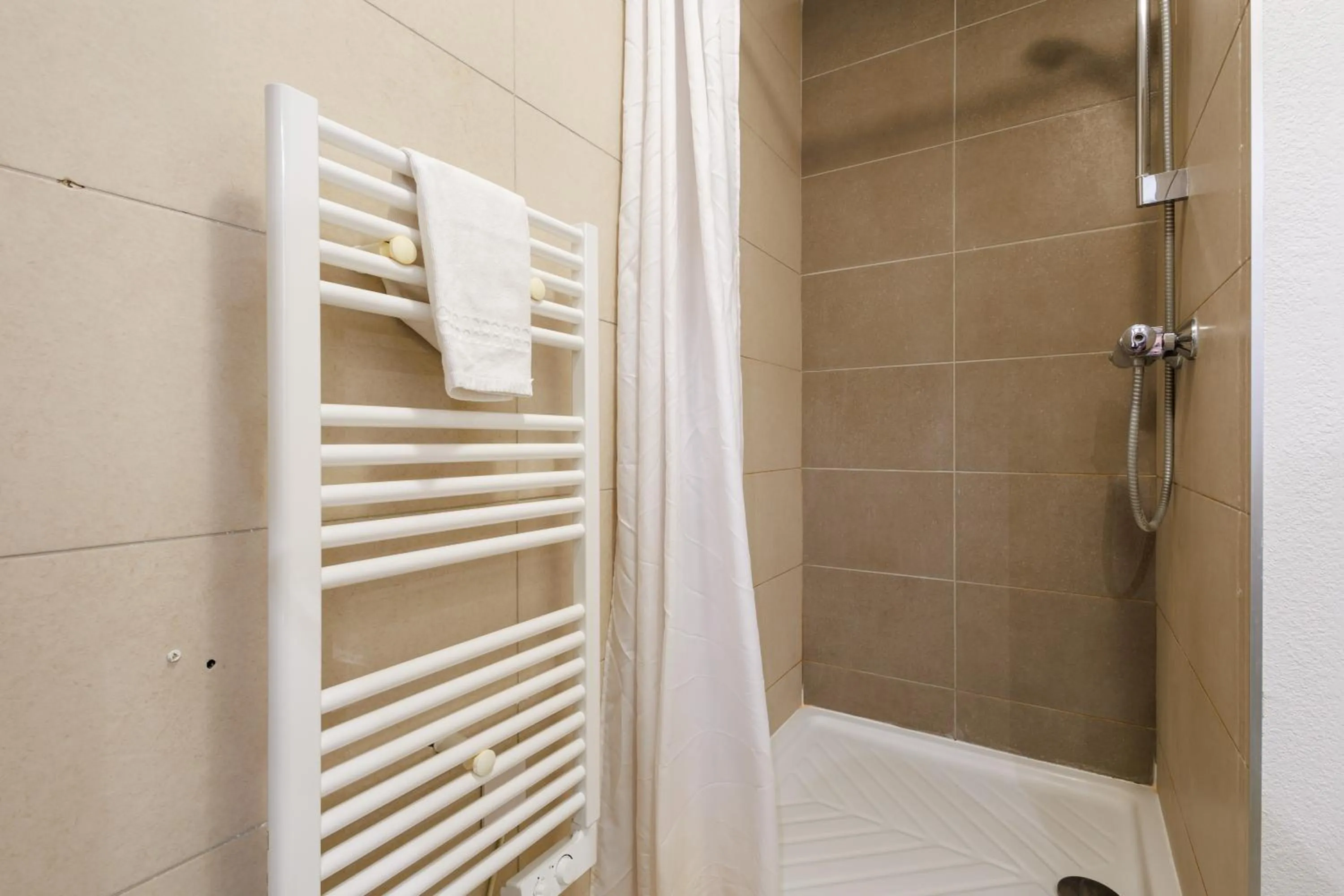 Bathroom in Residhotel Résidence Pont du Gard