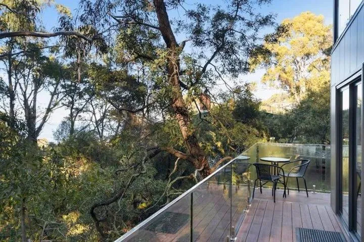 Treetops-Large Home 9km to CBD Sleeps 10