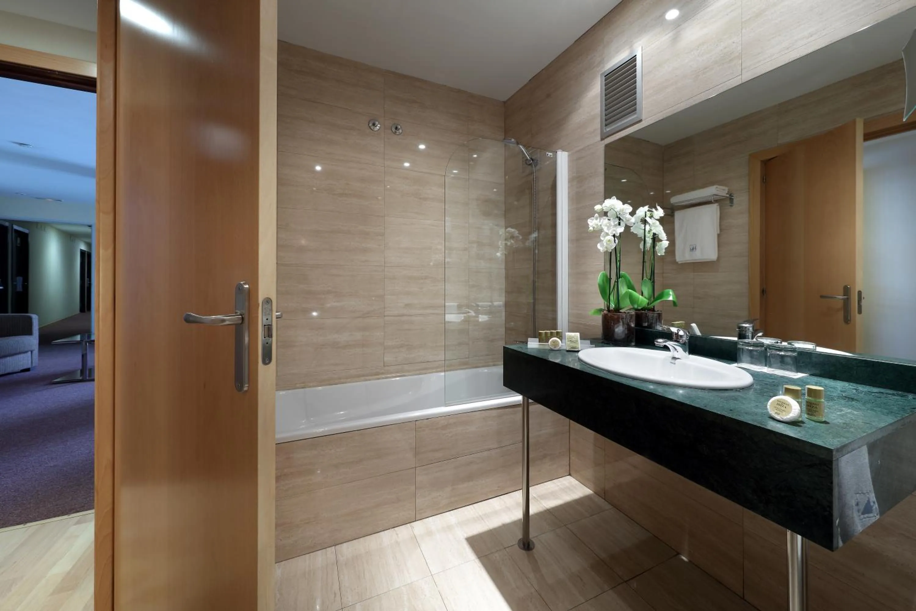 Bathroom in Exe Tartessos