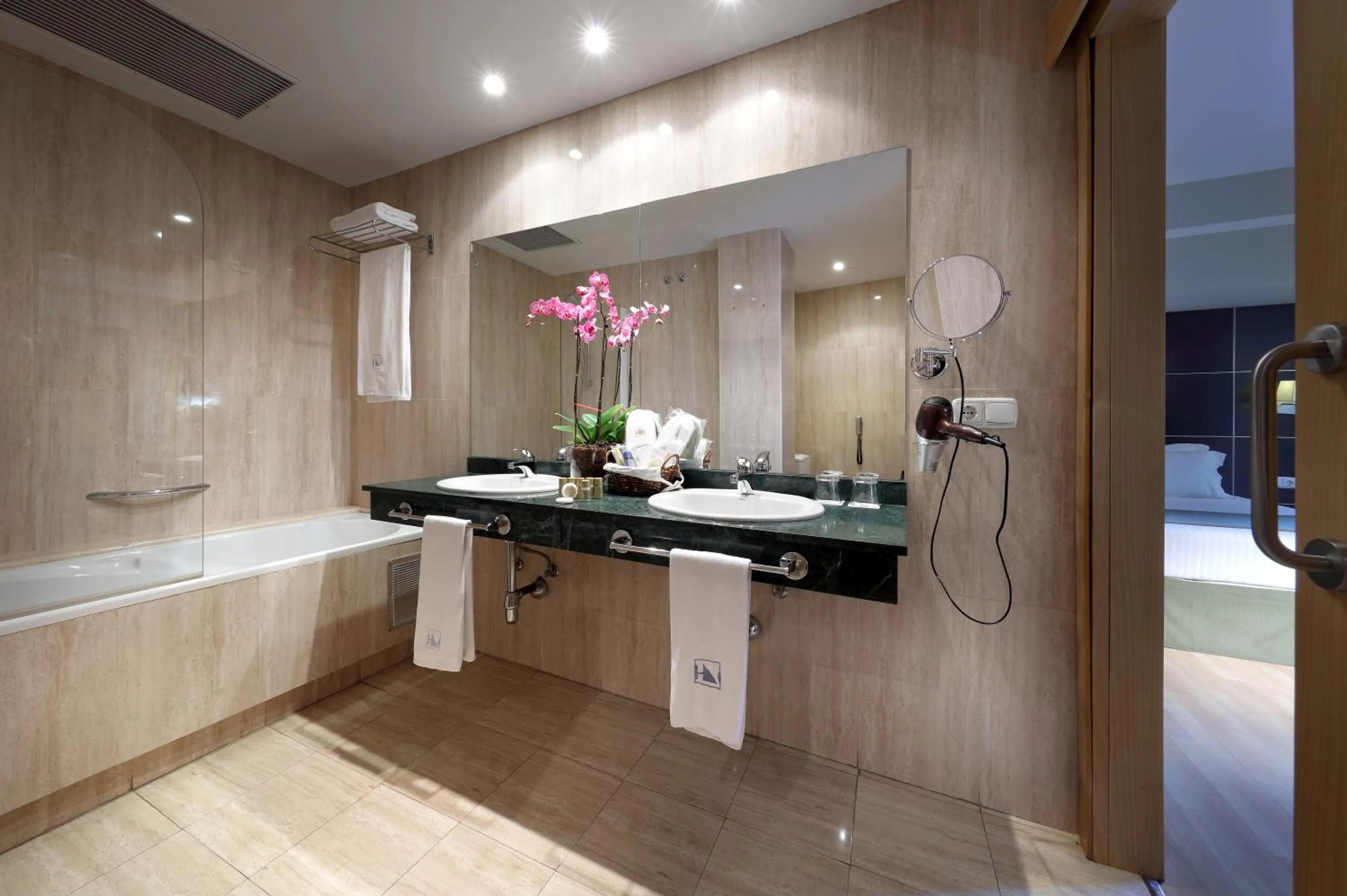 Bathroom in Exe Tartessos