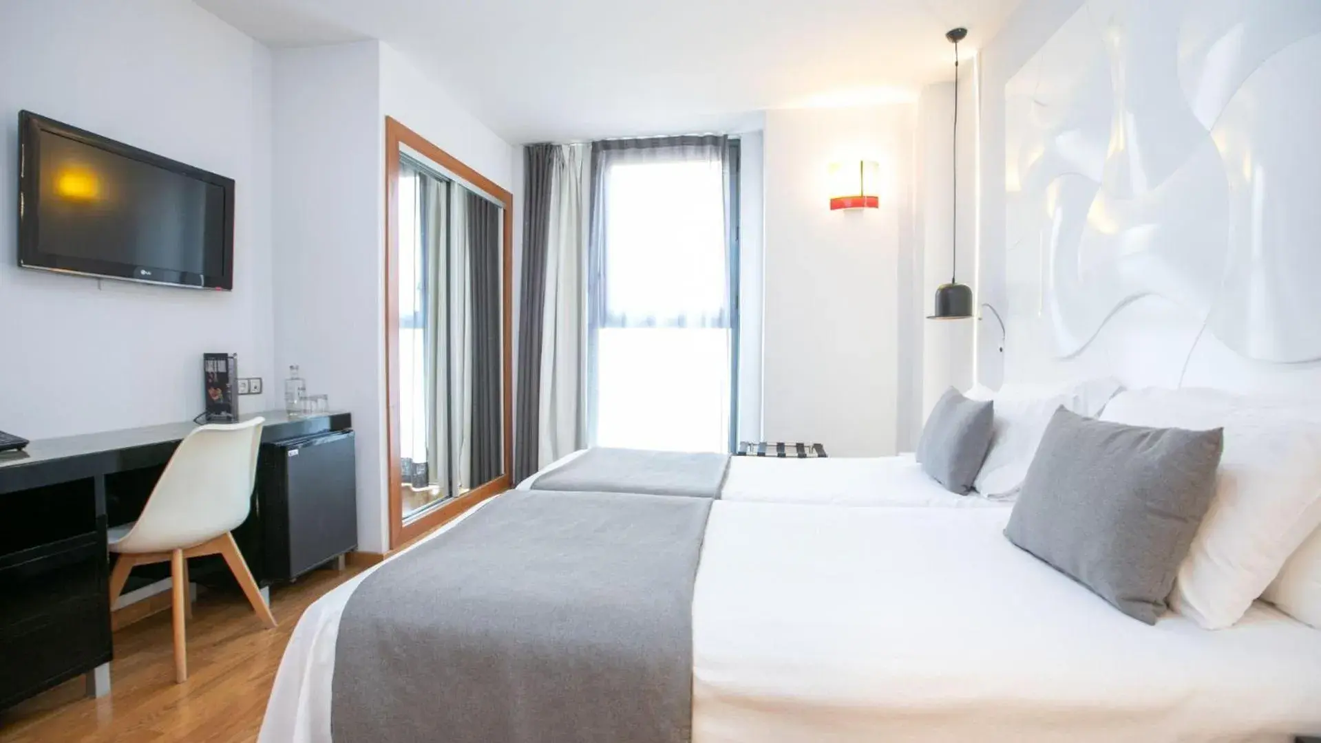 Photo of the whole room, Bed in Evenia Rocafort Photo of the whole room, Bed in Evenia Rocafort