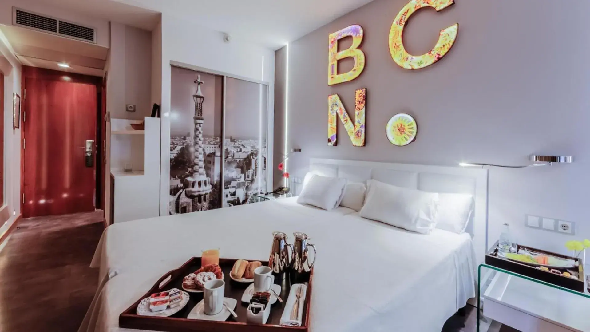 Photo of the whole room, Bed in Evenia Rossello Photo of the whole room, Bed in Evenia Rossello