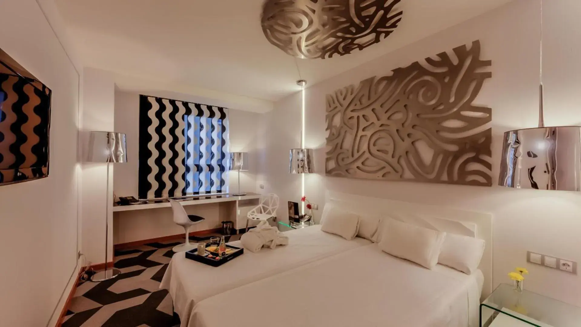 Photo of the whole room, Bed in Evenia Rossello Photo of the whole room, Bed in Evenia Rossello