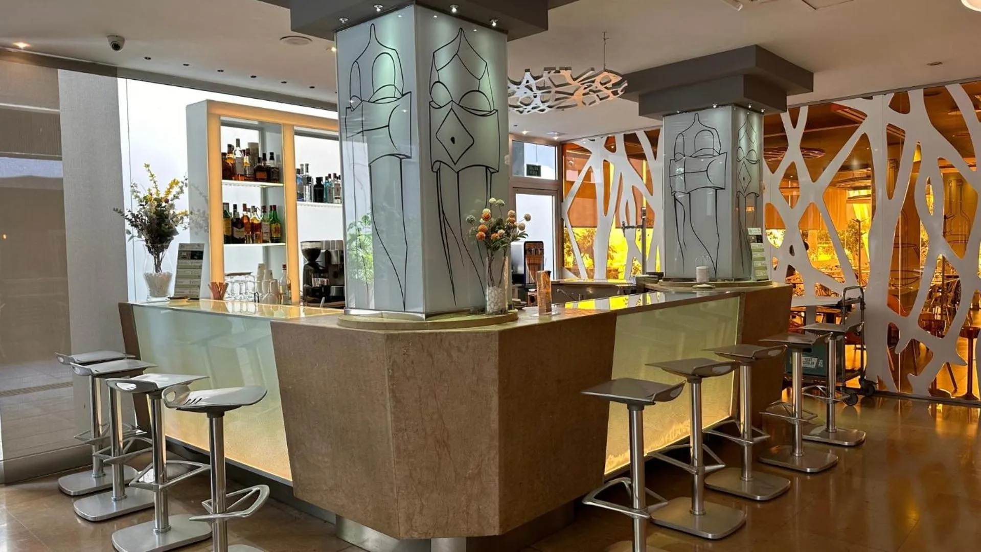 Lounge or bar in Evenia Rossello