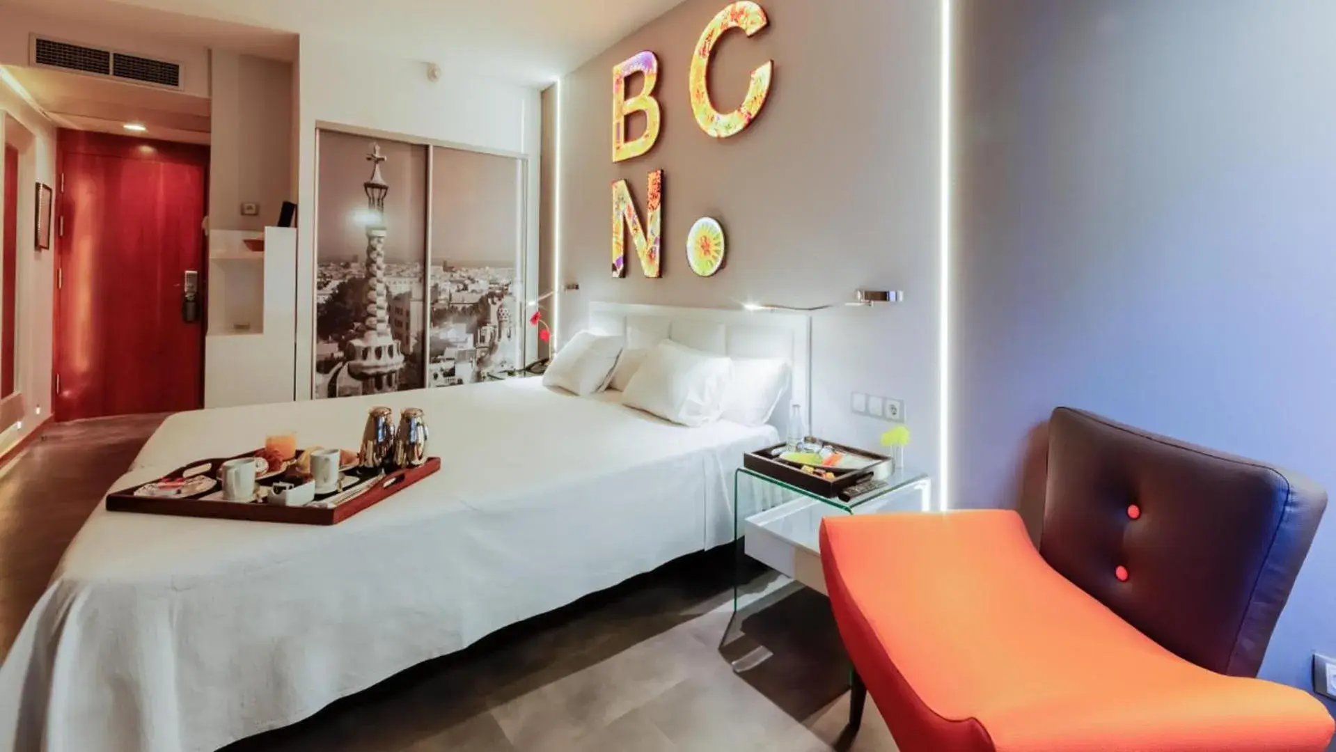 Photo of the whole room, Bed in Evenia Rossello Photo of the whole room, Bed in Evenia Rossello