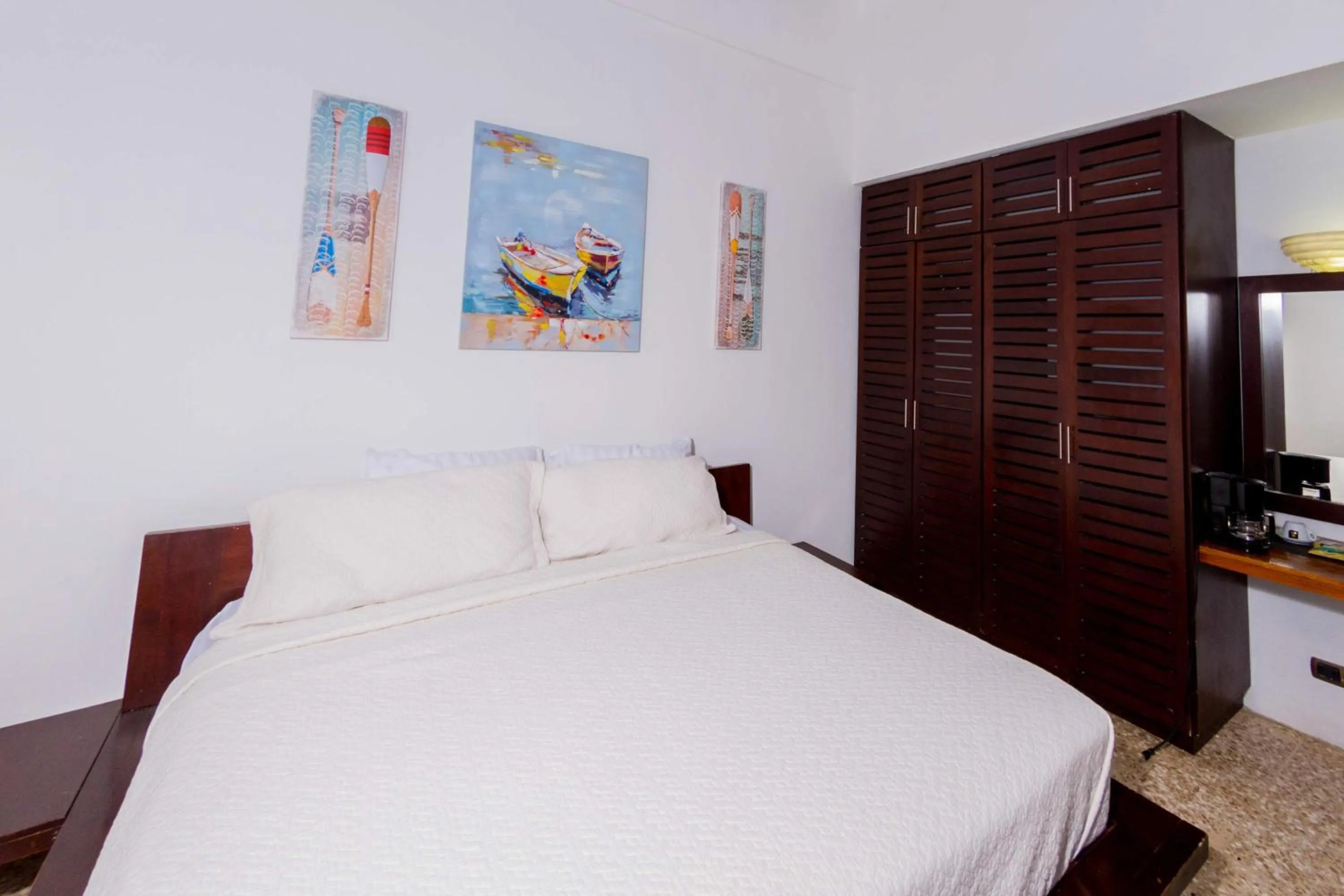 Bedroom, Bed in Café de Playa Beach Front Hotel