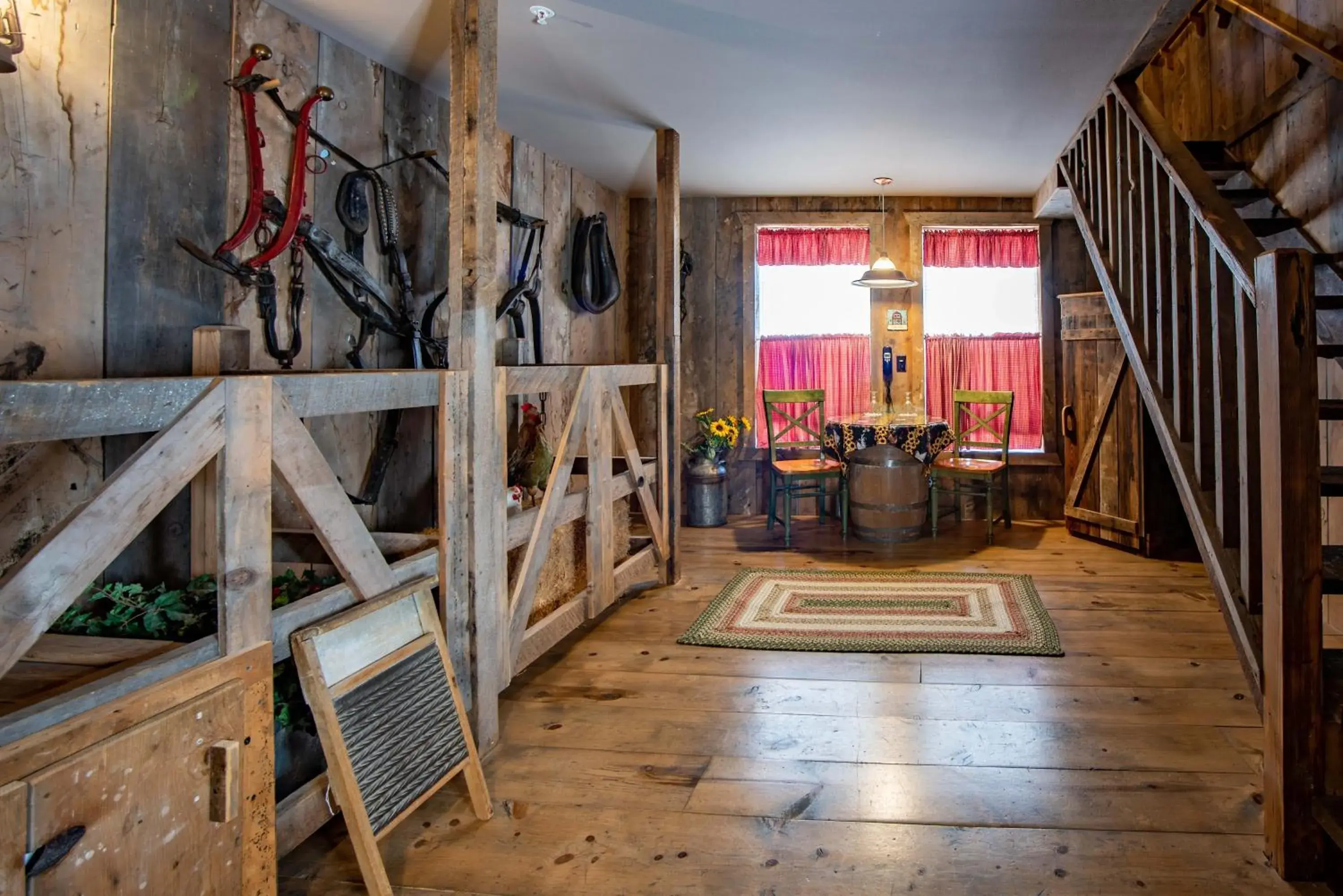 Queen Room with Pool View in The Anniversary Inn - Boise Queen Room with Pool View in The Anniversary Inn - Boise